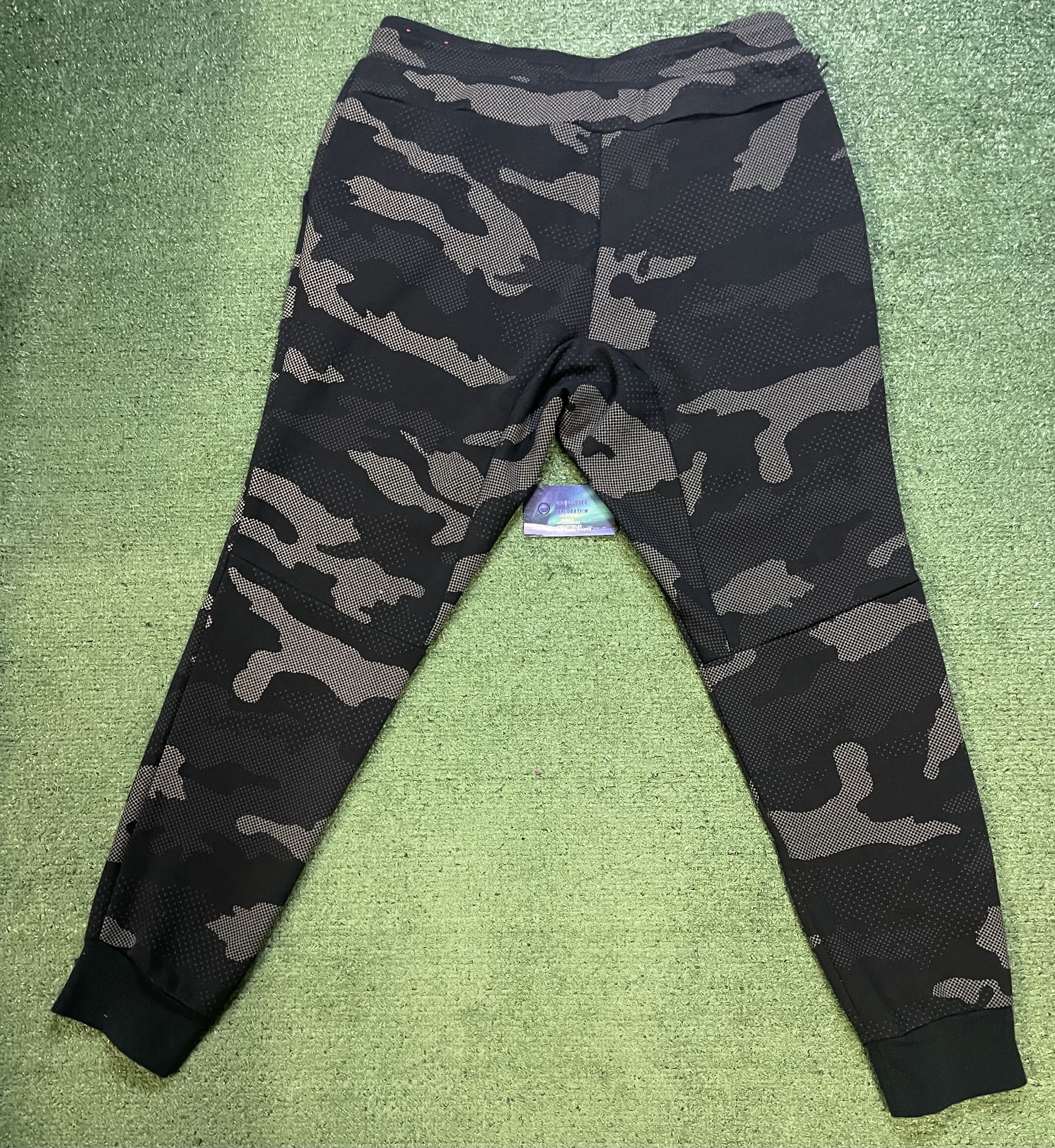 Nike Nike tech fleece hero camo pants Size US 36 / EU 52 - 2 Thumbnail