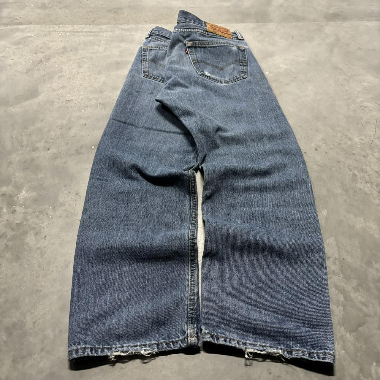 Levi's × Vintage Crazy Vintage Y2K/2000s Levi’s Medium Wash Essential Denim Jeans! Size US 34 / EU 50 - 4 Thumbnail