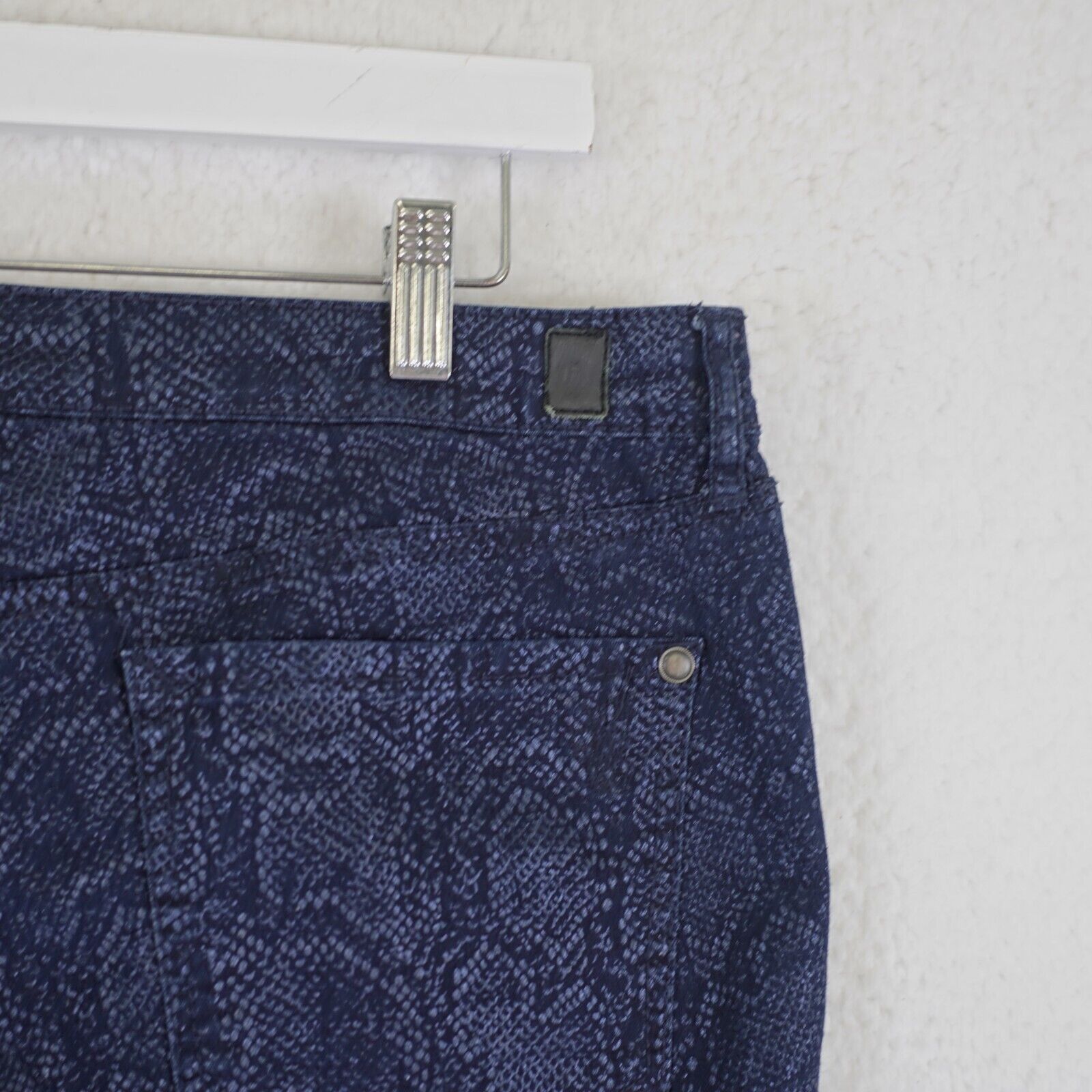Jessica Simpson Jessica Simpson 31R Kiss Me Jeggings Blue Snakeskin Patterne Size 35" - 4 Thumbnail