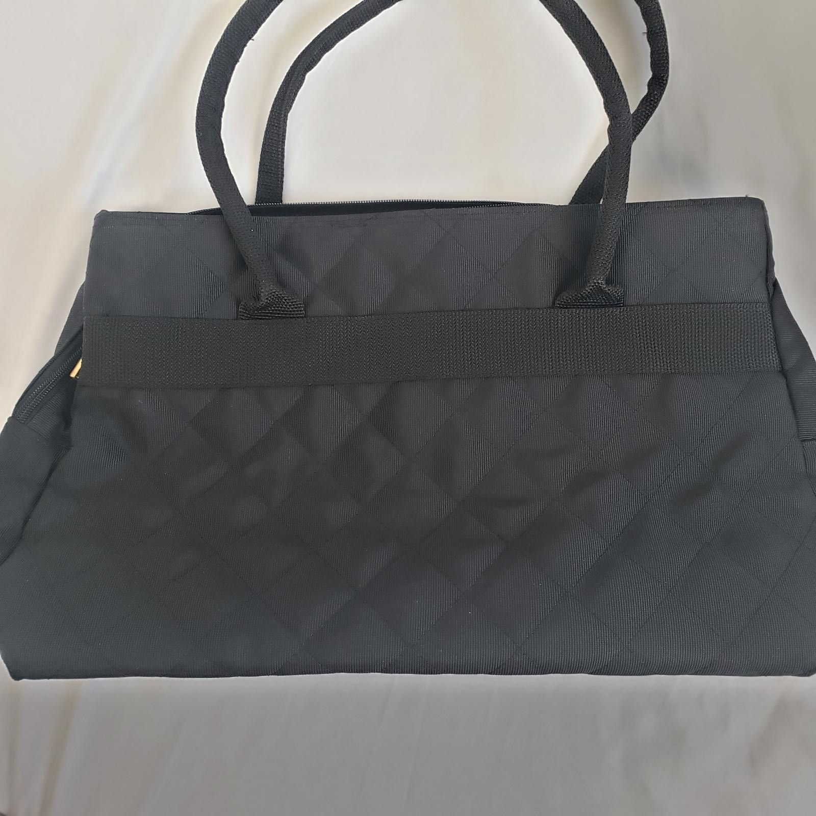 Designer Bernardo Valentino Quilted Tote Bag - Stylish and Spacious Size ONE SIZE - 7 Thumbnail