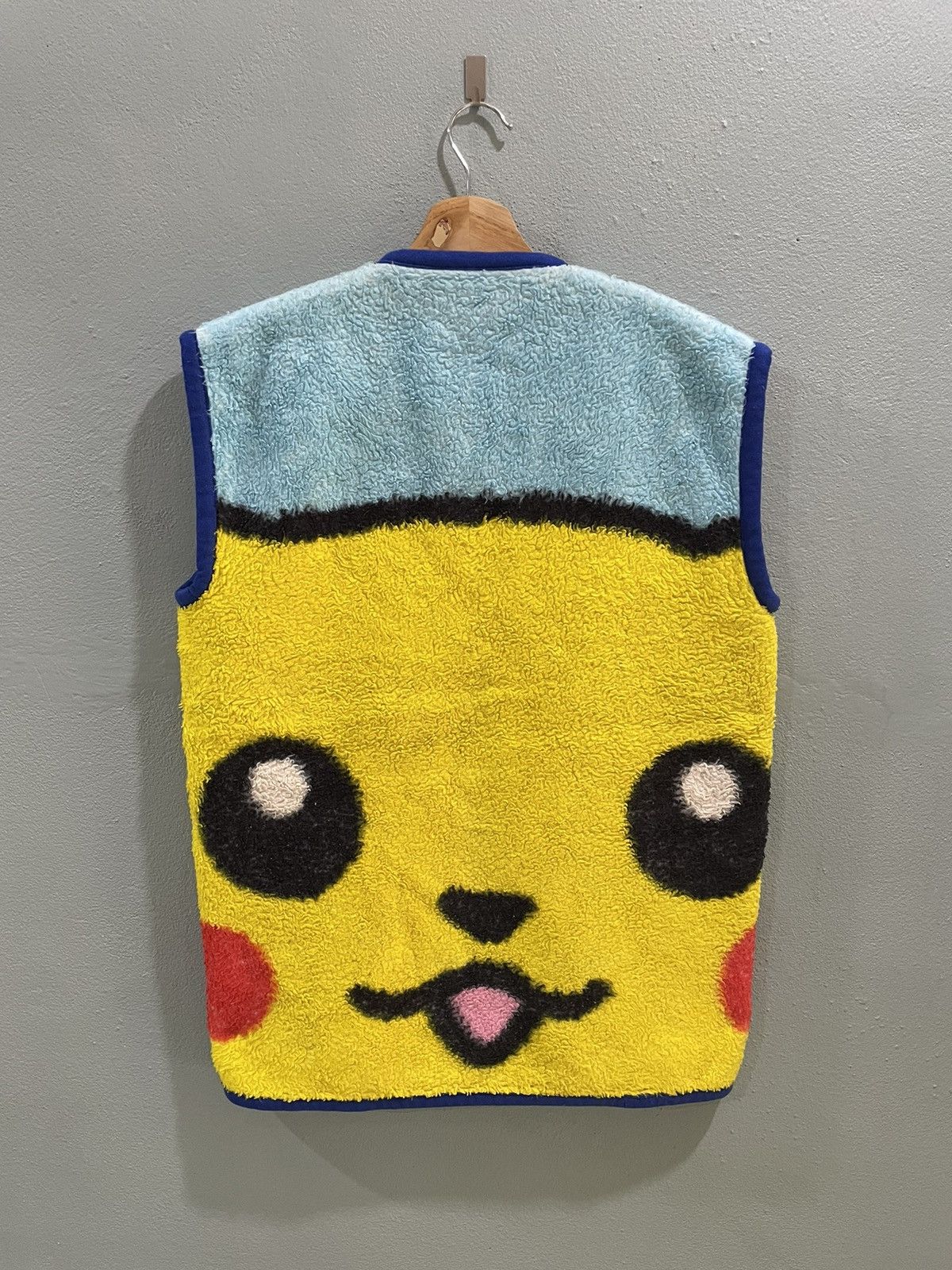Japanese Brand × Pokemon × Vintage Vtg Pokemon Fleece Vest AOP Pikachu Size US M / EU 48-50 / 2 - 2 Thumbnail