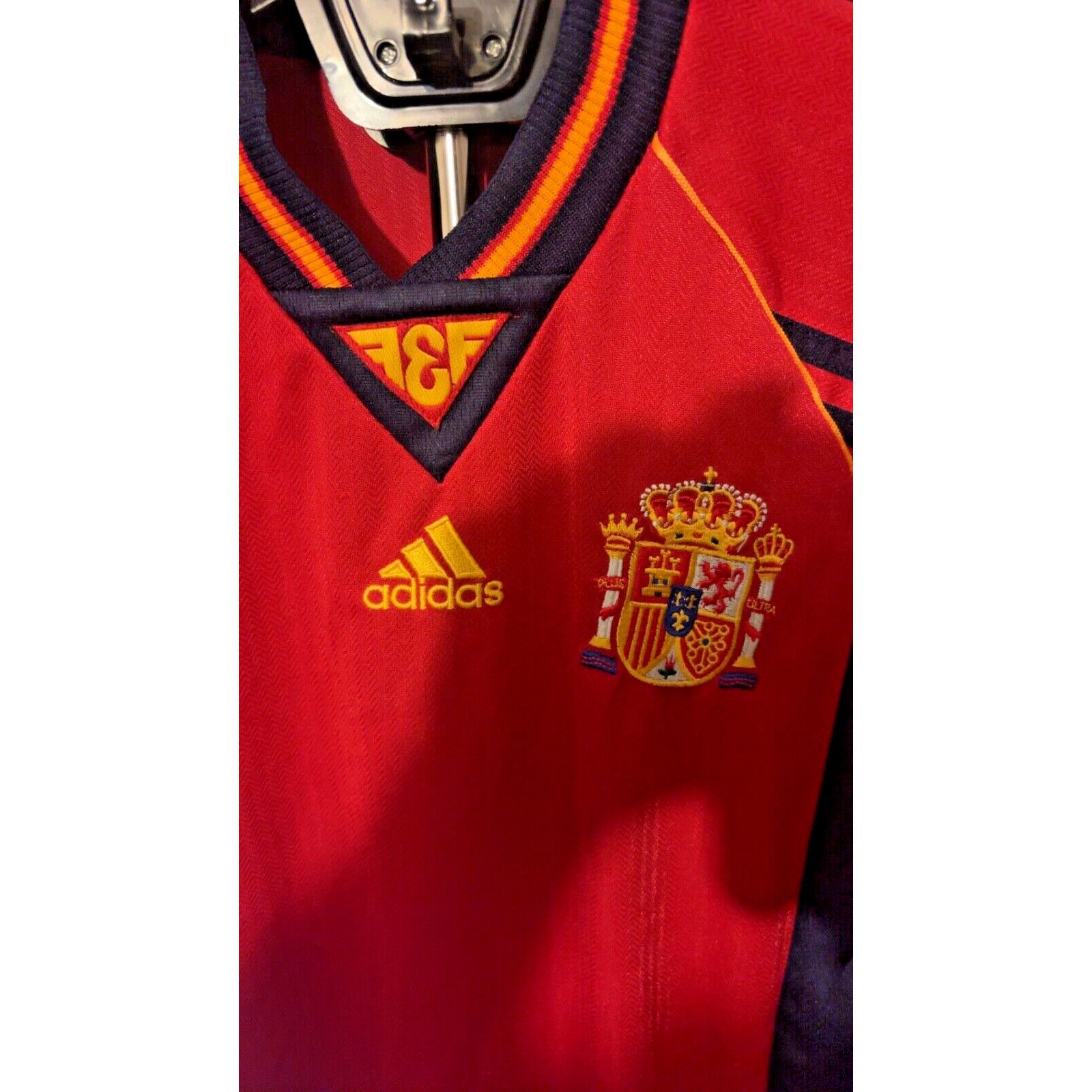 Adidas SPAIN NATIONAL TEAM 1998 HOME ADIDAS JERSEY 22"x30" Size US M / EU 48-50 / 2 - 3 Thumbnail
