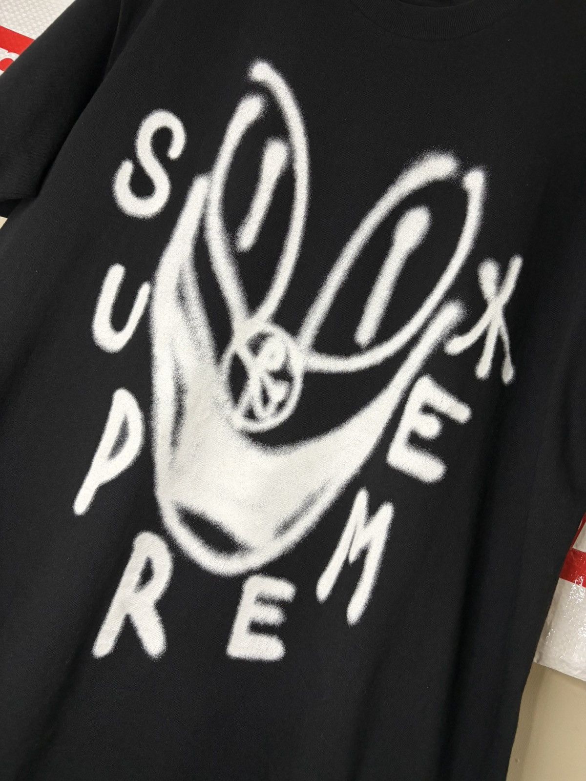 Chito × Supreme Supreme Smile Tee Black FW18 - Artwork by Chito Intl. Size US M / EU 48-50 / 2 - 2 Thumbnail