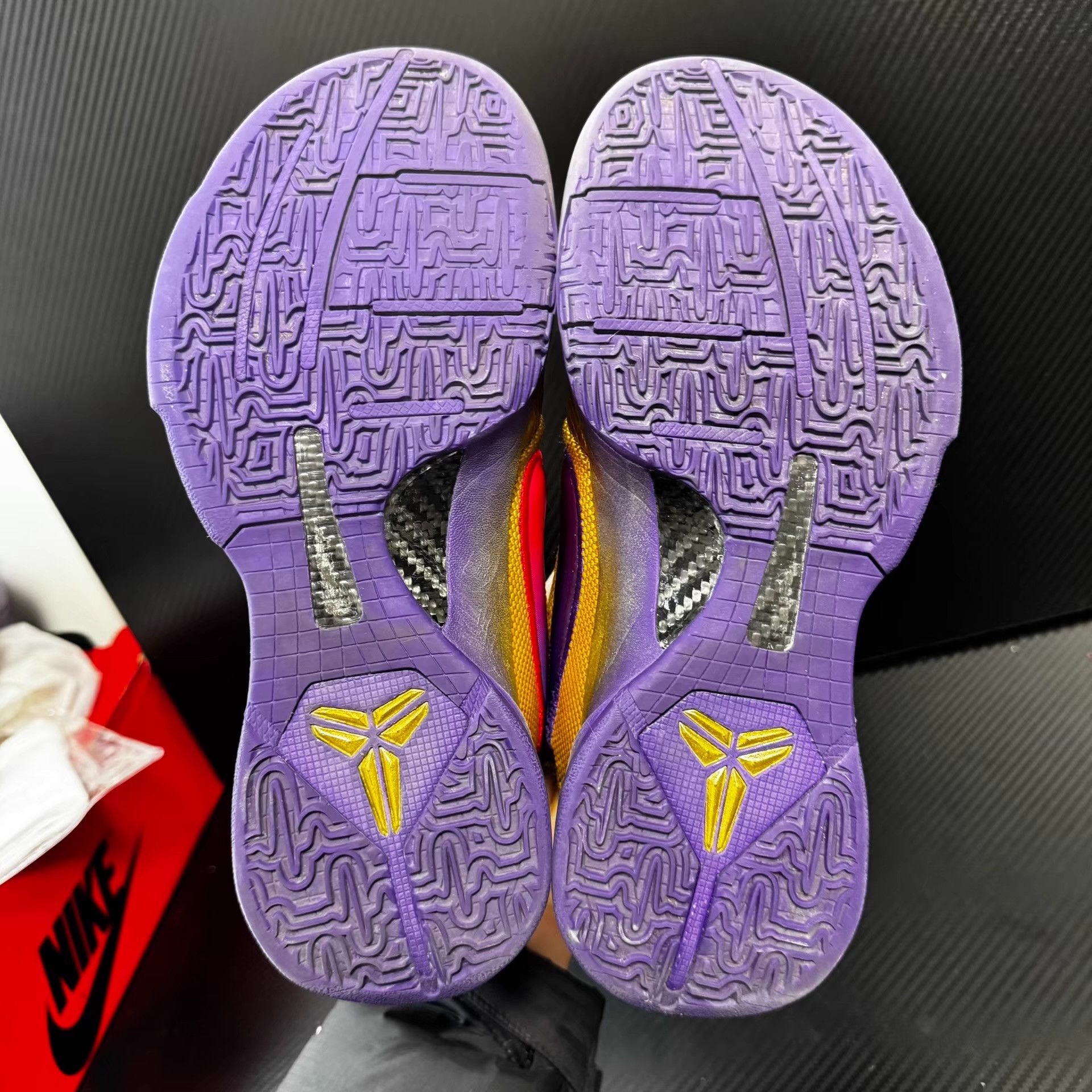 Nike Nike Kobe 5 x UNDEFEATED Q11 Size US 5.5 / EU 38 - 4 Thumbnail