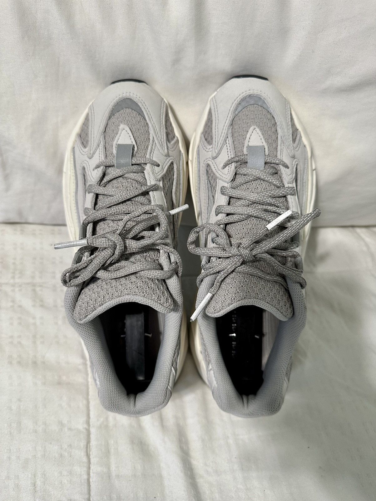Adidas Yeezy 700v2 Static(2022) size 8 Size US 8 / EU 41 - 11 Thumbnail