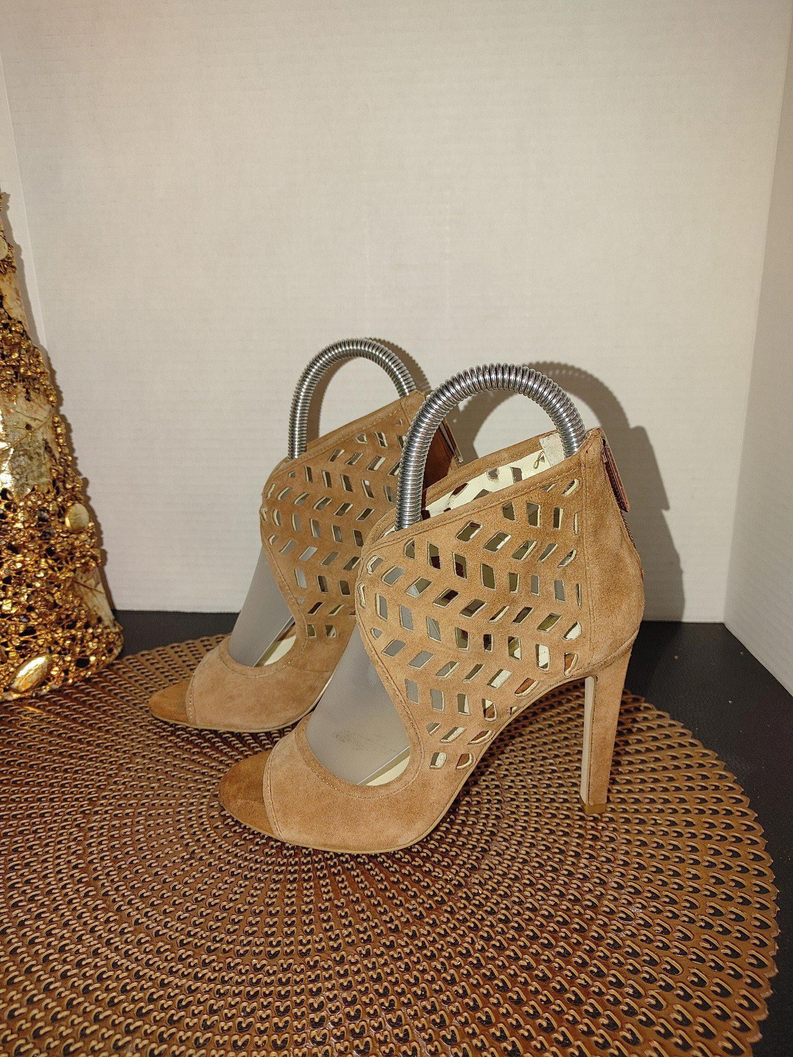 Designer BCBG Camdynn Suede Heels Size 4M Size US 7.5 / IT 37.5 - 1 Thumbnail