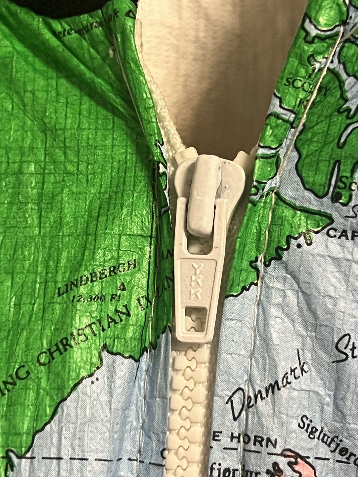 Vintage TY BREAKERS Vintage Wearin’ The World Tyvek Map 90s Jacket Size US L / EU 52-54 / 3 - 21 Thumbnail