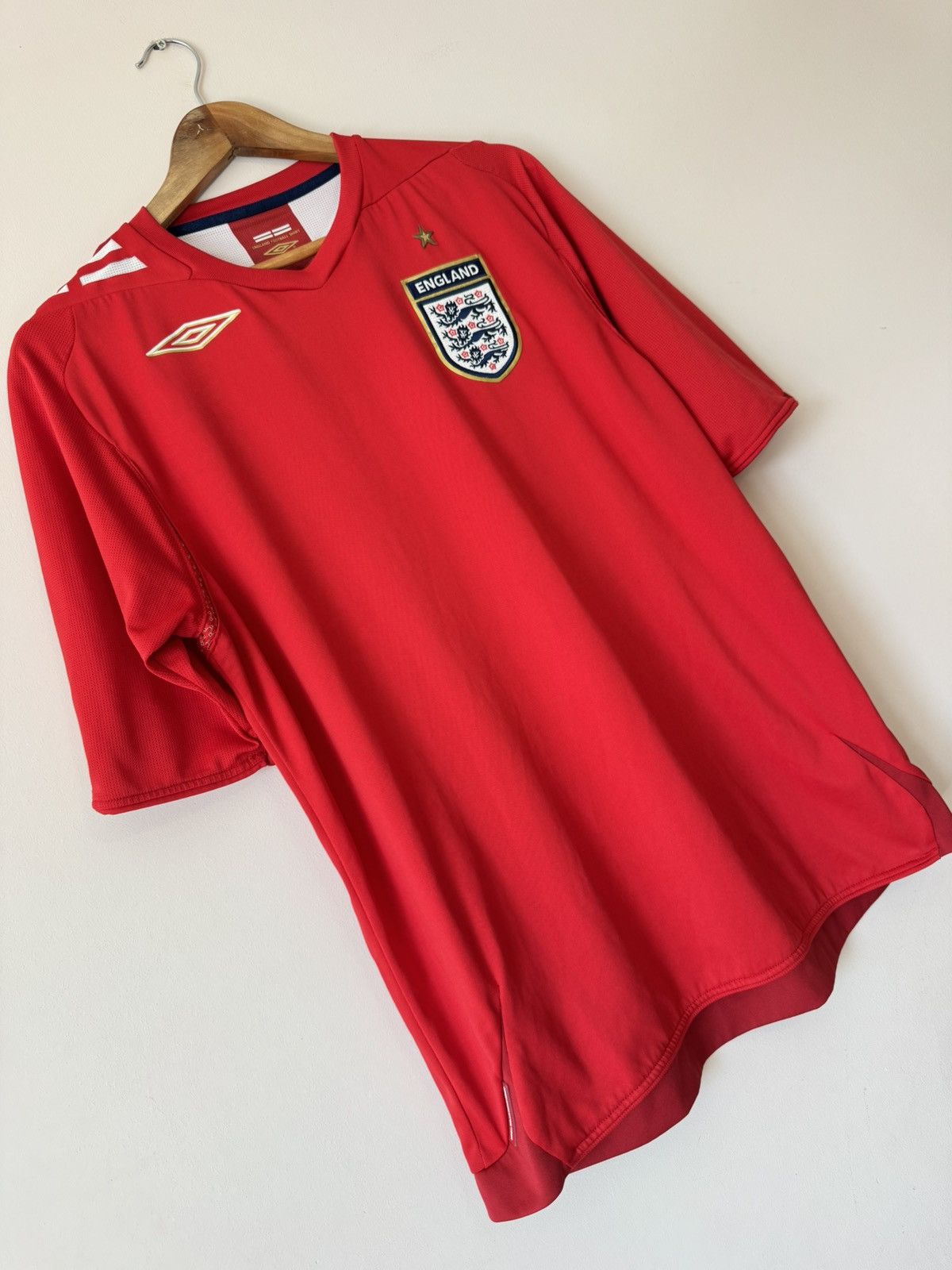 Umbro Vintage England 2006-2007 Away Soccer Jersey Umbro Football Size US L / EU 52-54 / 3 - 5 Thumbnail