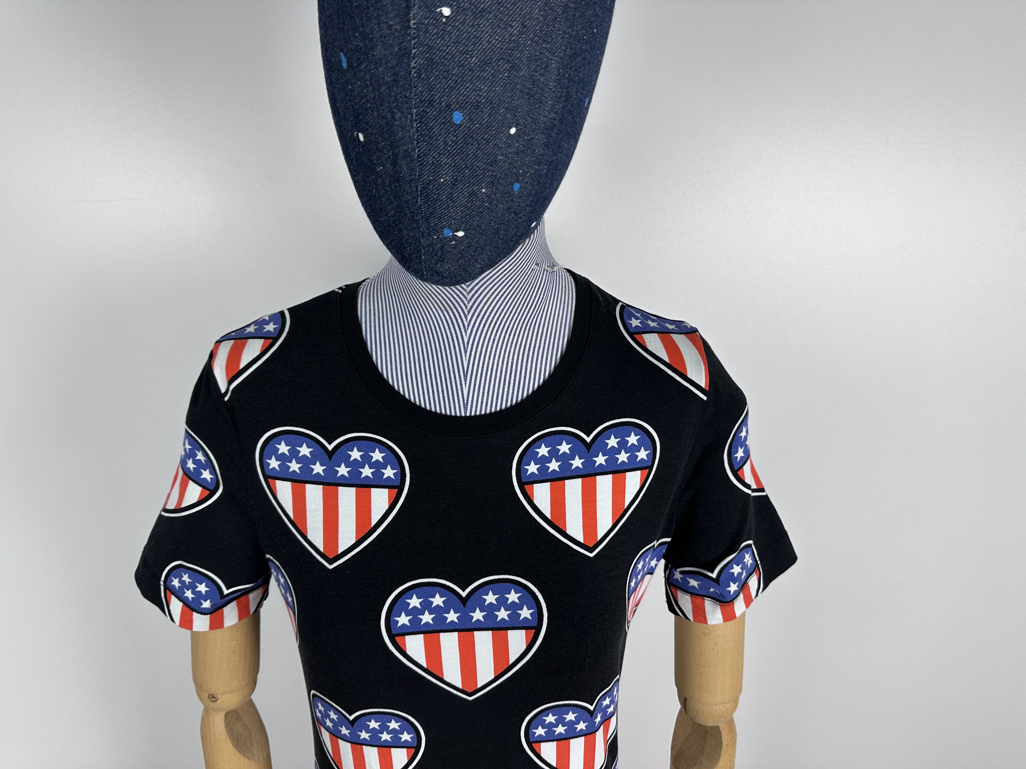 Love Moschino × Moschino Love Moschino T-Shirt Heart USA Flag Print Stars Stripes Size XS / US 0-2 / IT 36-38 - 3 Thumbnail