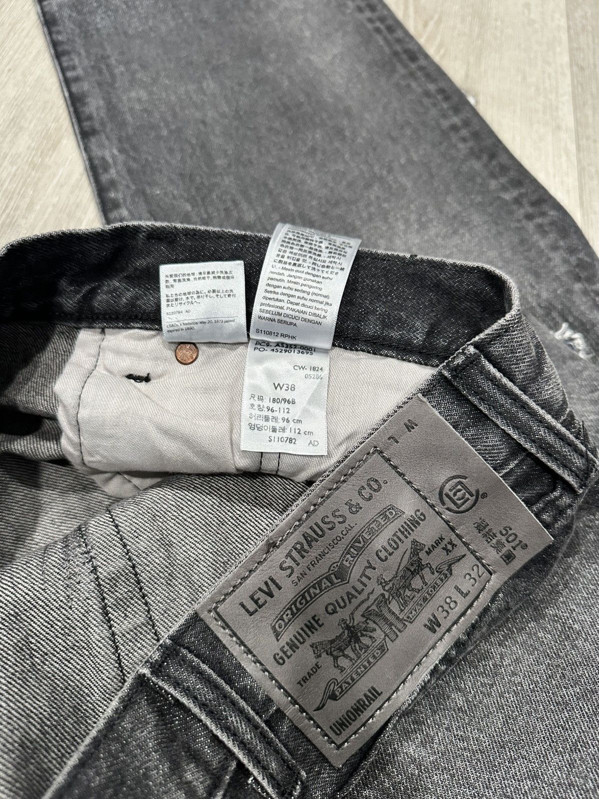 CLOT × Levi's CLOT X Levi’s 501 UNIONRAIL BLACK DENIM SIZE 38 Size US 38 / EU 54 - 6 Thumbnail