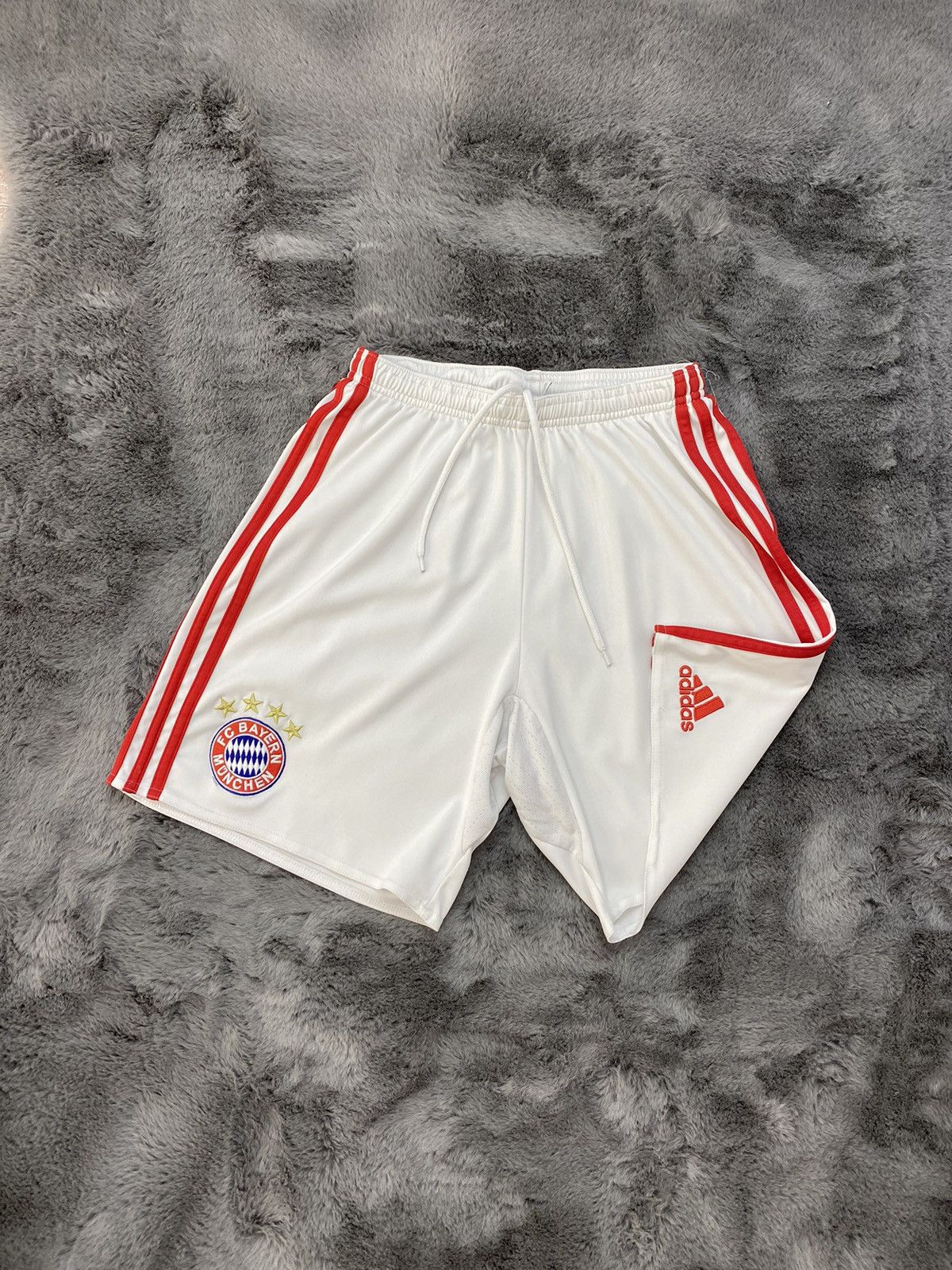 Adidas × Vintage BAYERN MUNICH 2015 2016 HOME SOCCER SHORTS ADIDAS Size US 31 - 2 Thumbnail