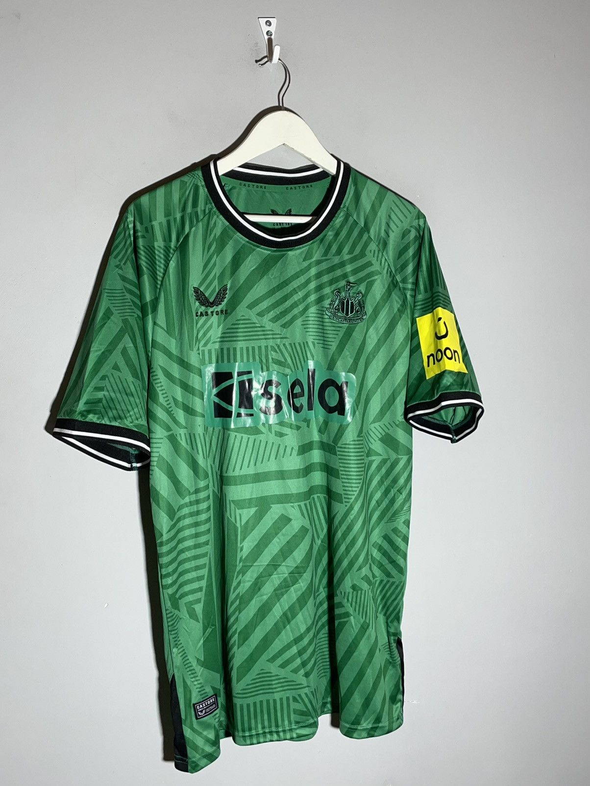 Castore #9 Callum Wilson Newcastle United Castore 2023/24 Jersey Size US XXL / EU 58 / 5 - 3 Thumbnail