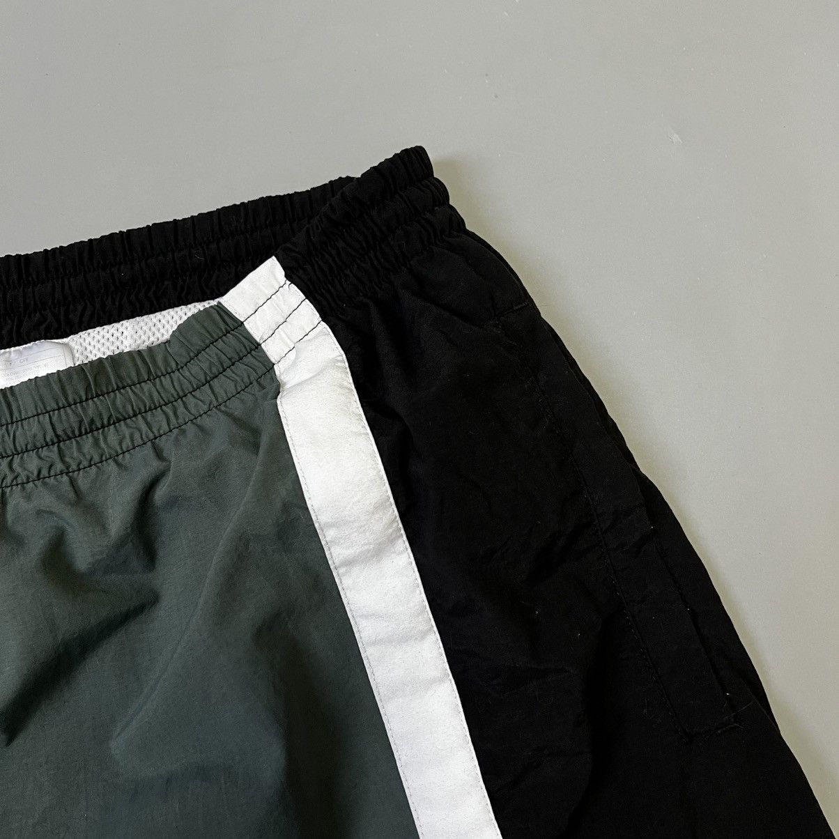 Nike Vintage Nike Shorts big logo y2k size XL swoosh Size US 36 / EU 52 - 4 Thumbnail