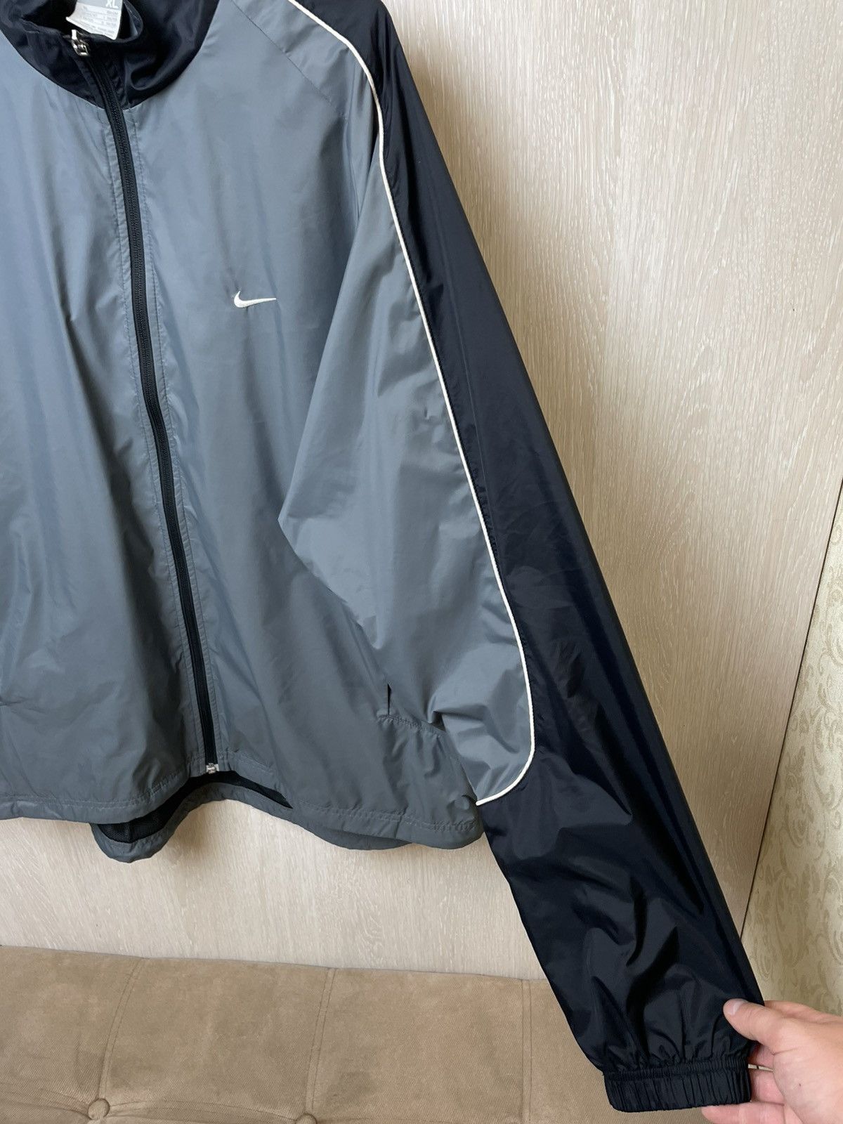 Nike vintage Nike black and gray windbreaker track jacket Size US XL / EU 56 / 4 - 4 Thumbnail