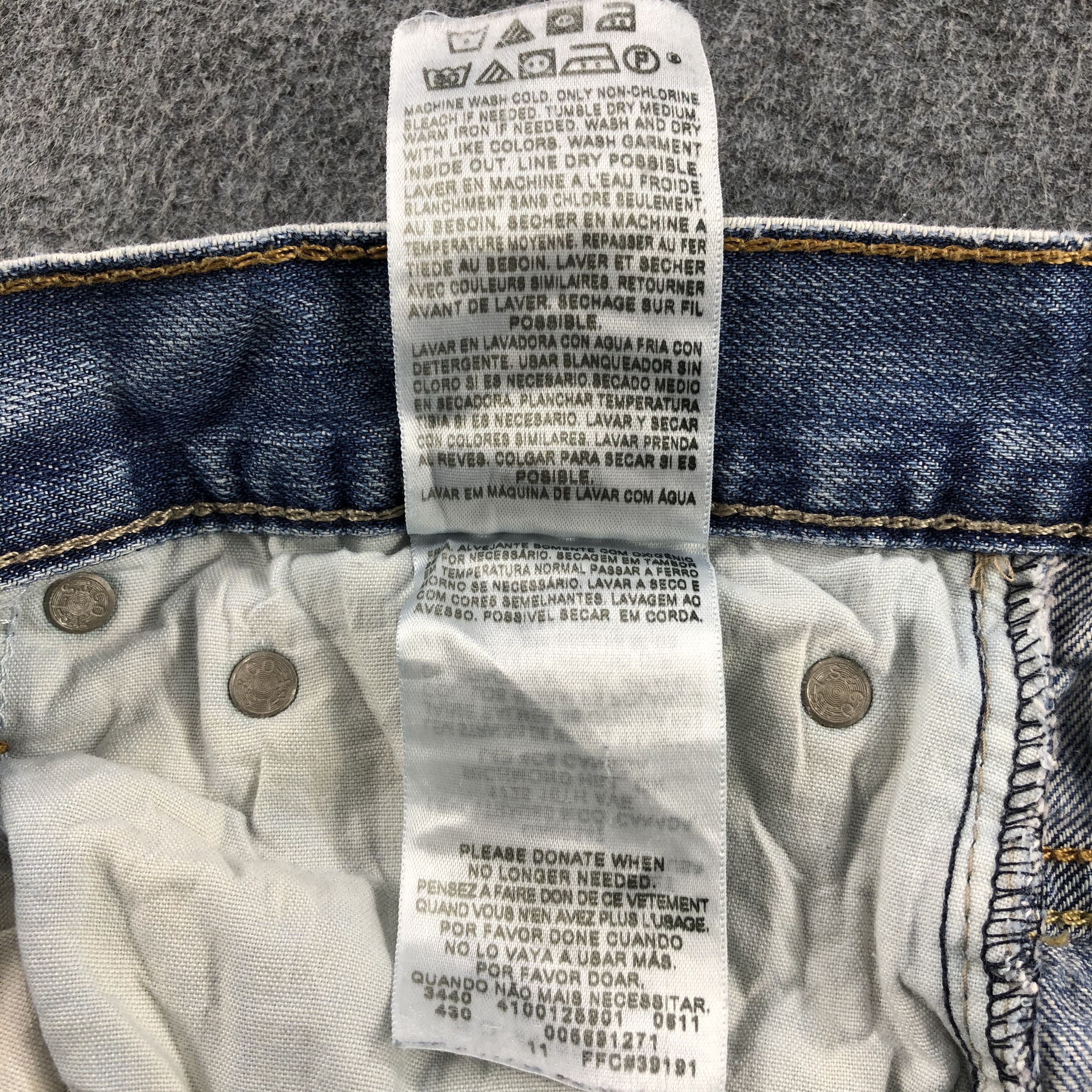 Levi's Vintage Light Wash Levis 569 Jeans-J2193 Size US 35 - 13 Thumbnail