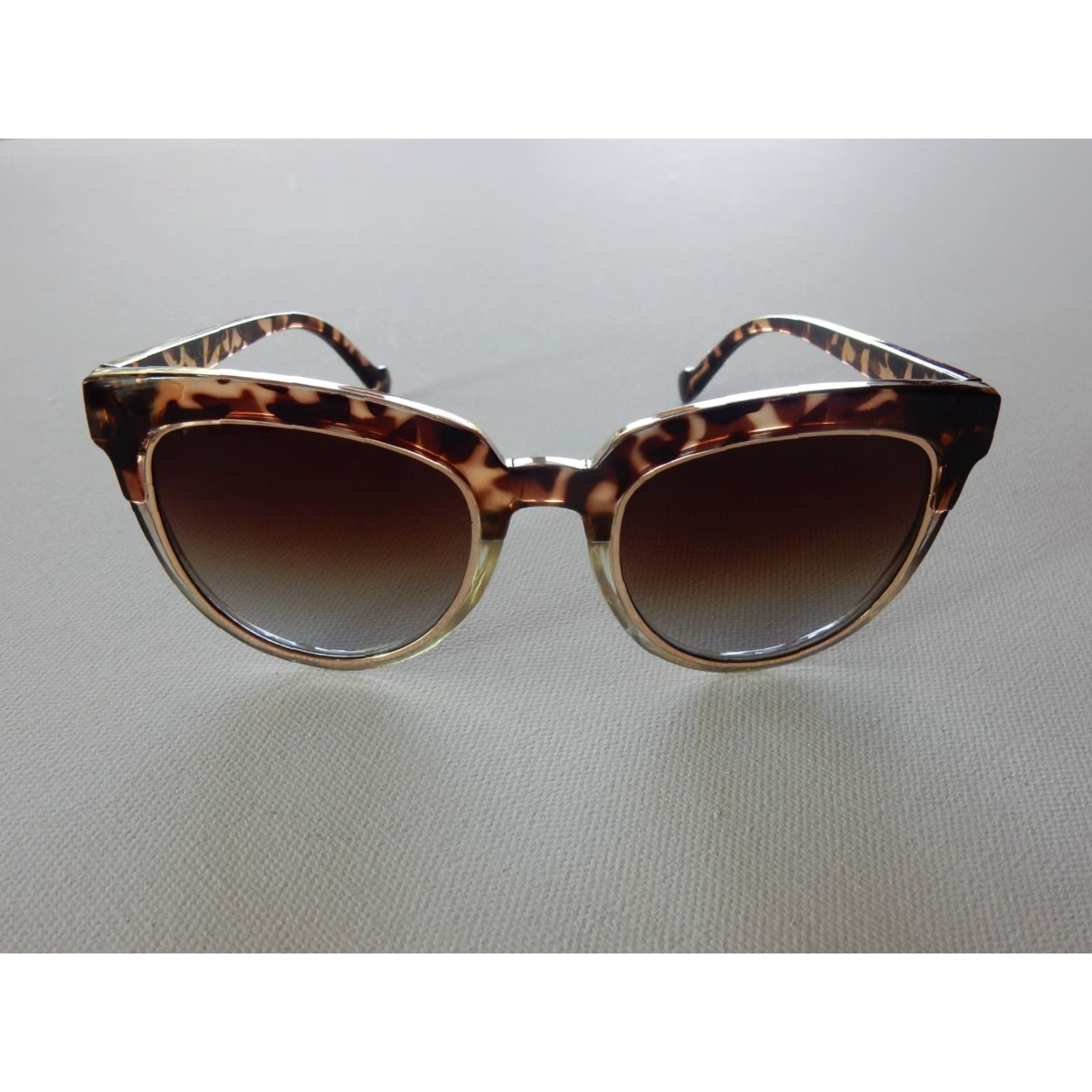 Jessica Simpson Jessica Simpson Tortoise Sunglasses Women Small Scratches Fashion Accessories Size ONE SIZE - 2 Thumbnail