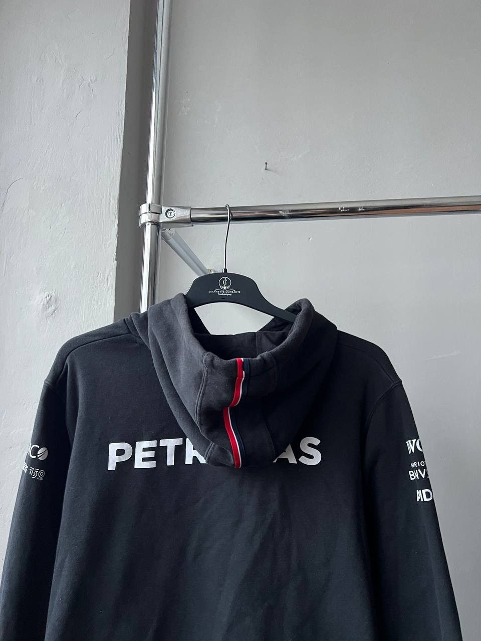 Formula 1 2022 MERCEDES BENZ AMG PETRONAS FORMULA ONE TEAM HOODIE L Size US L / EU 52-54 / 3 - 13 Thumbnail