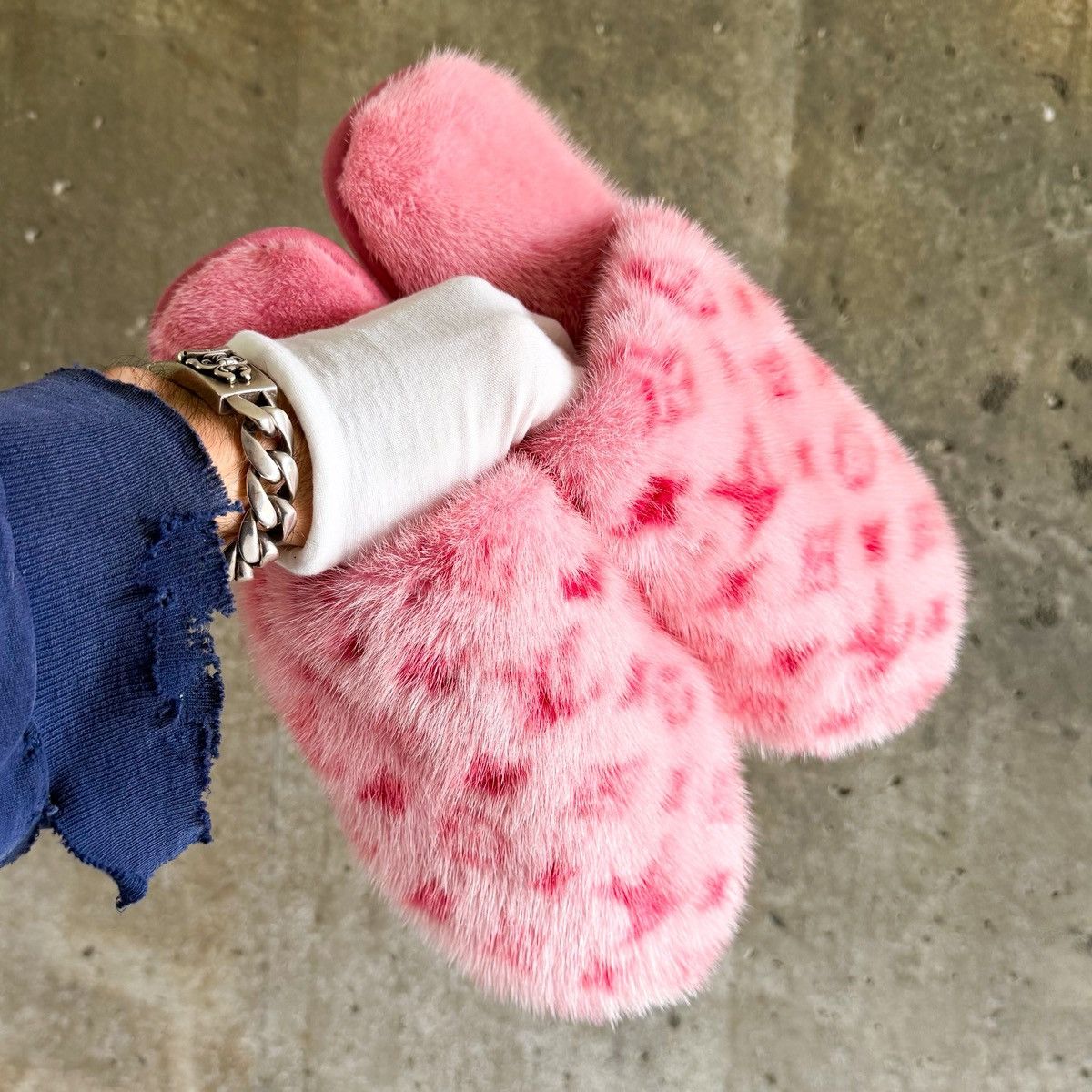 Louis Vuitton Louis Vuitton JAPAN EXCLUSIVE MINK FUR Clog Slippers Size US 9.5 / EU 42-43 - 6 Thumbnail