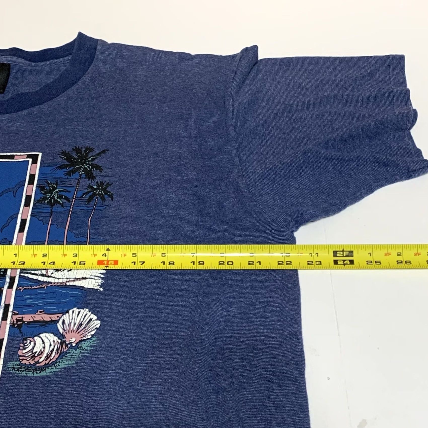 X-LARGE VINTAGE 90s Virginia Beach T-Shirt Made In USA Mens XL Blue Crew Neck Short Sleeve Cotton Blend Tennessee River Shirt Size US XL / EU 56 / 4 - 6 Thumbnail
