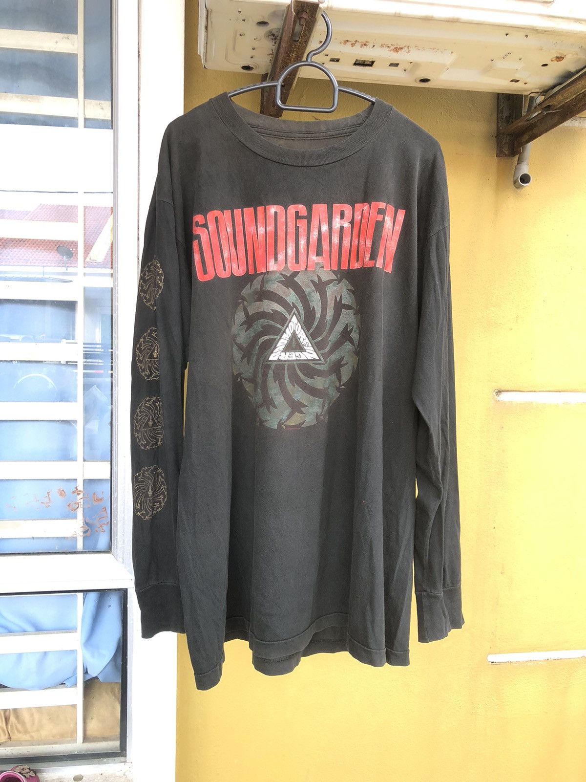 Band Tees vintage 1991 soundgarden badmotorfinger Size US XL / EU 56 / 4 - 1 Thumbnail