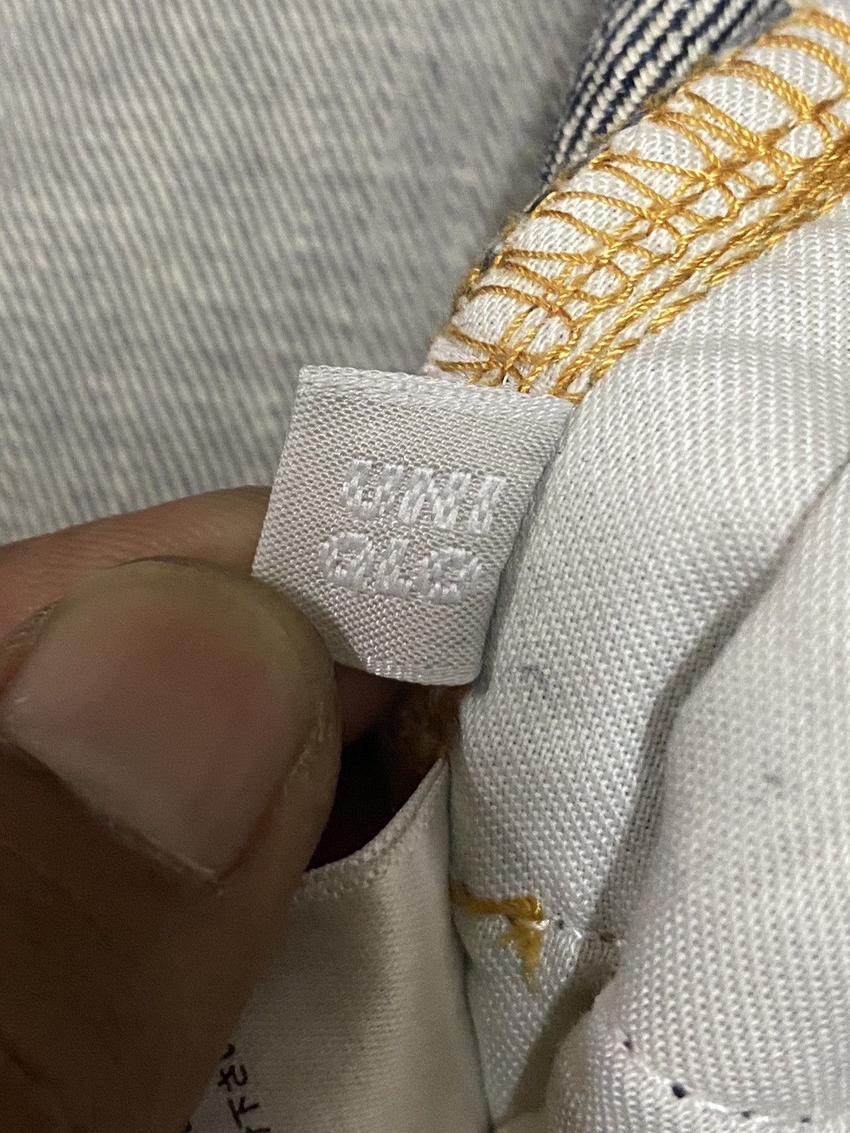 Uniqlo Vintage Japanese Brands Faded Wash Distressed Loose Jeans Size US 34 / EU 50 - 19 Thumbnail