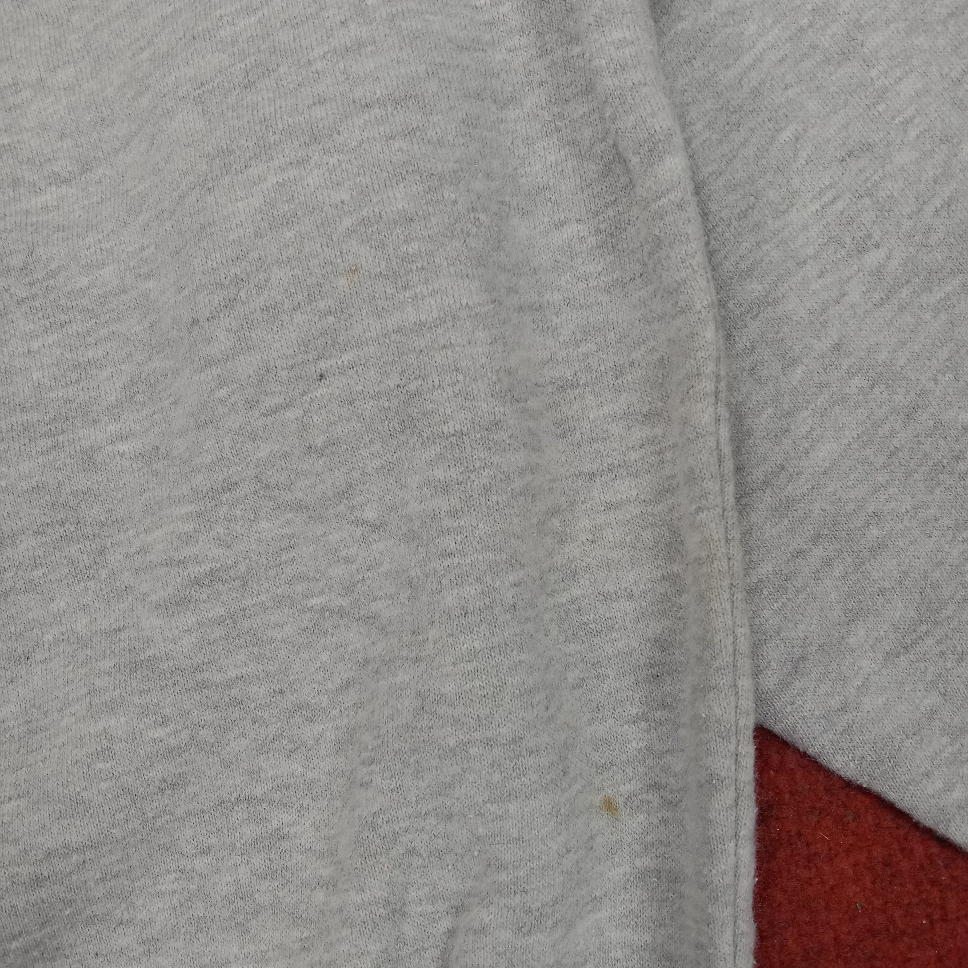 Nike Nike Center Logo Design Streetwear Vintage Sweatshirt Size US L / EU 52-54 / 3 - 4 Thumbnail