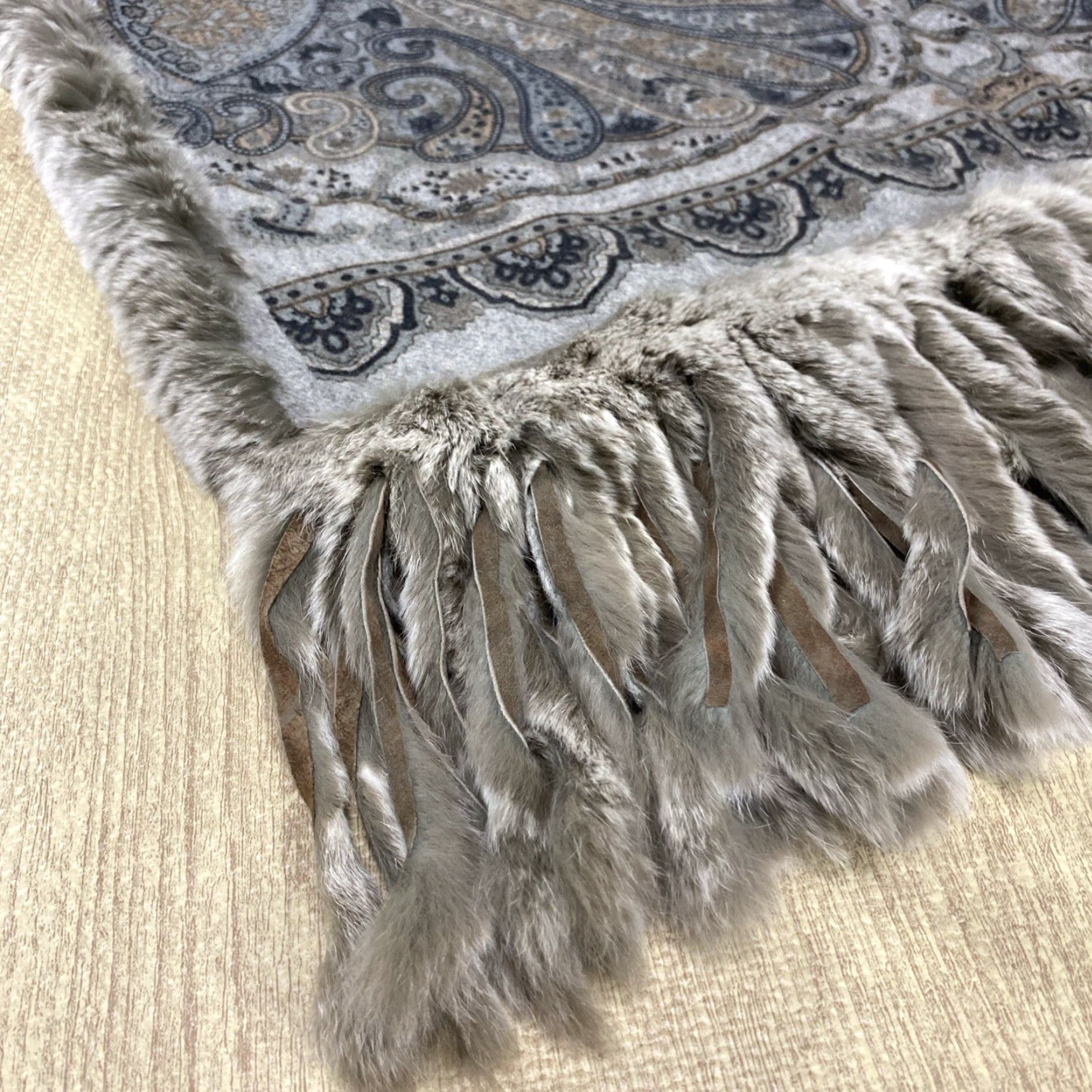 Vintage VINTAGE Cedrics SHAWL/Wrap Scarf 68X35 Gray Cashmere Rabbit Fur Paisley/Leopard Multifunctional Fringe Reversible LARGE Womens MenThen? Size ONE SIZE - 2 Thumbnail