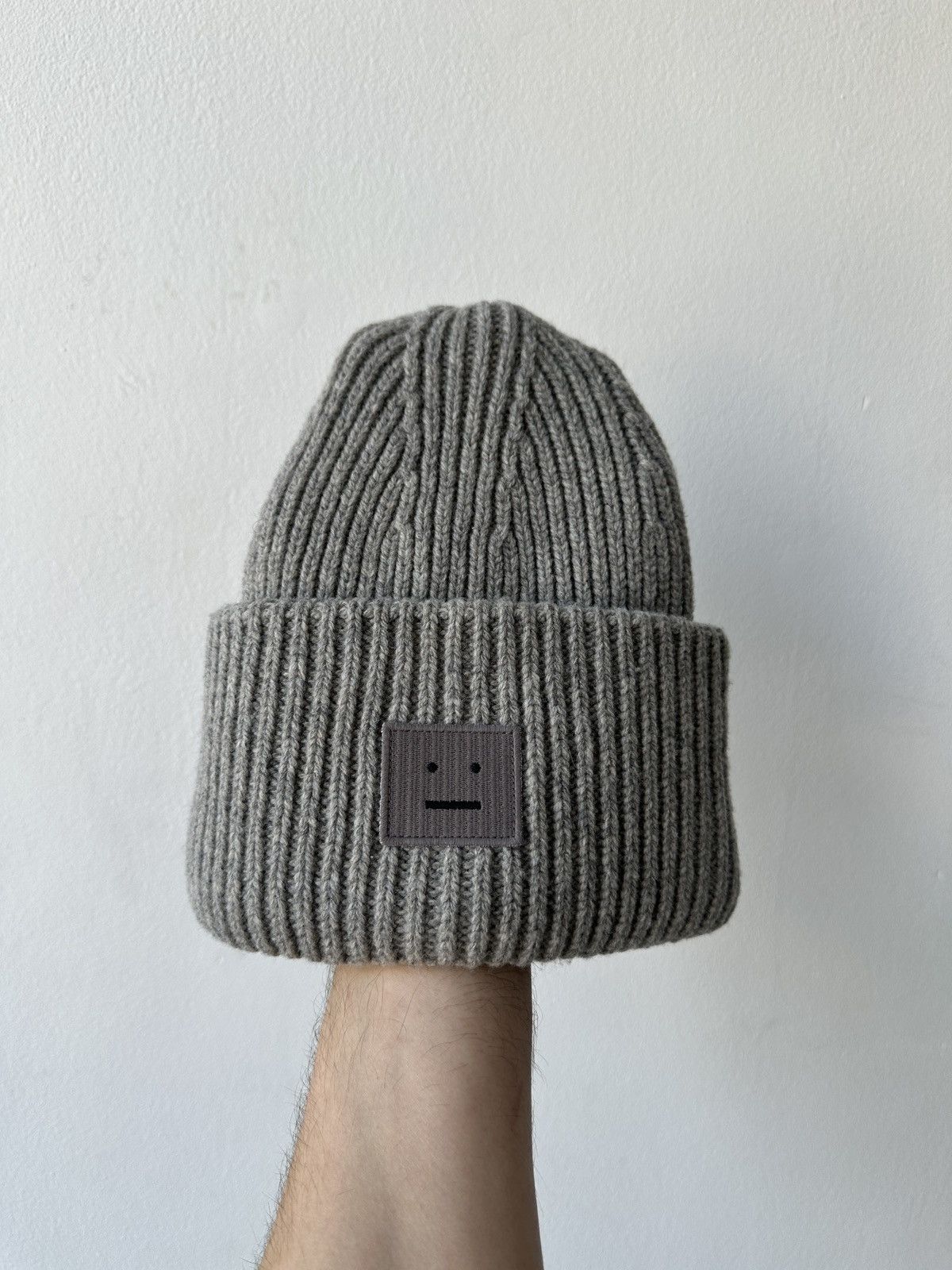 Acne Studios Acne Studios Gray Ribbed Beanie with Smiley Patch 100% Wool Size ONE SIZE - 1 Thumbnail