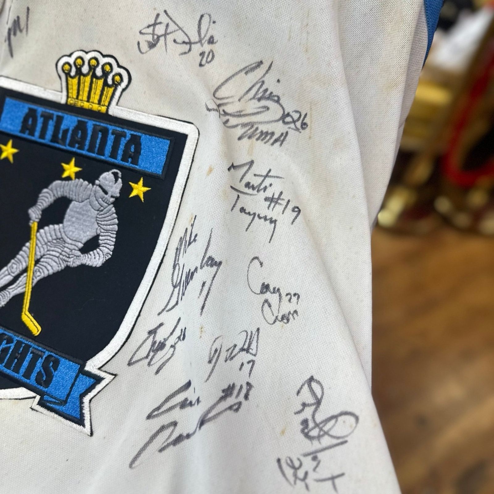 Other RARE ATLANTA KNIGHTS JERSEY SIGNED BY ENTIRE TEAM!! Size US XL / EU 56 / 4 - 3 Thumbnail