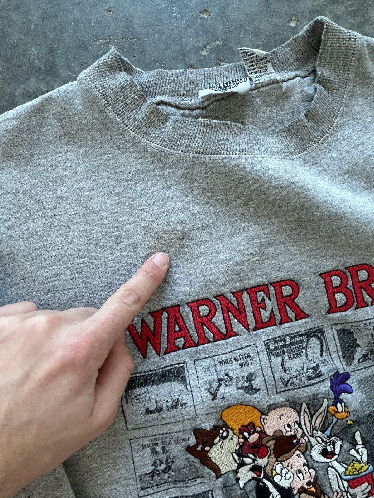 Vintage Vintage 90s Warner Bros Looney Tunes Sweatshirt Boxy Fit Size US XL / EU 56 / 4 - 6 Thumbnail