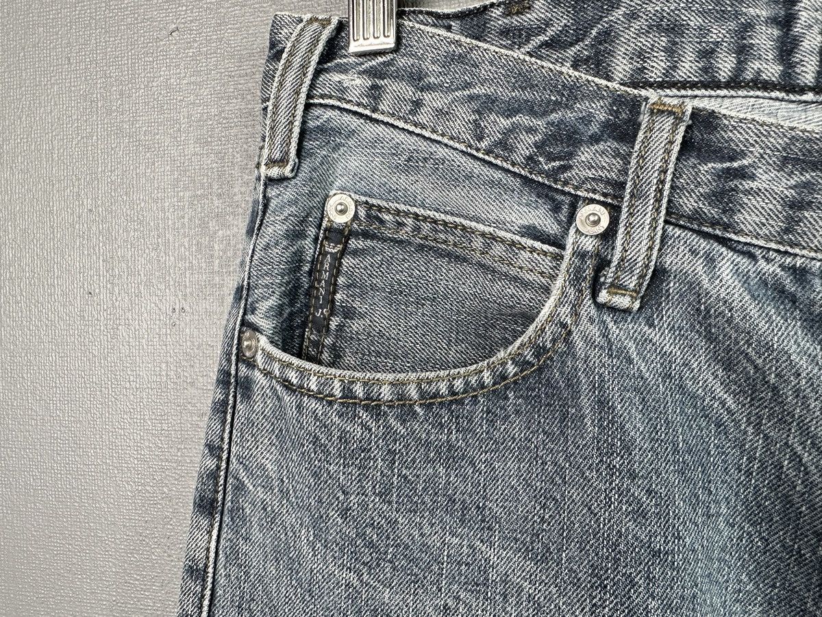 Armani Vintage ARMANI JEANS Blue Distressed Denim Pants Metal Logo Size US 32 / EU 48 - 7 Thumbnail