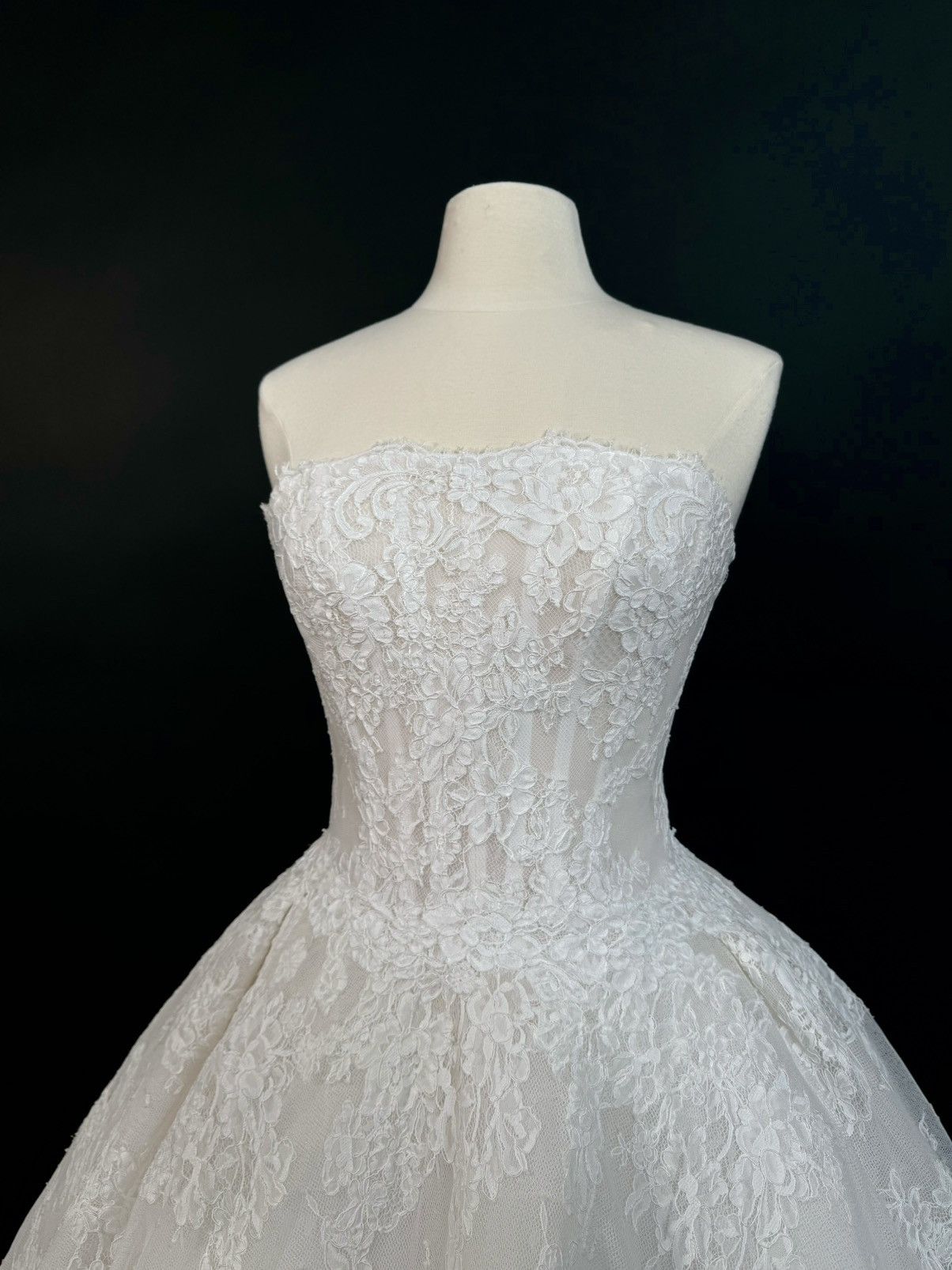 Other US 4-6 French Corded Lace Bridal Gown by Anna Augusta Size S / US 4 / IT 40 - 4 Thumbnail