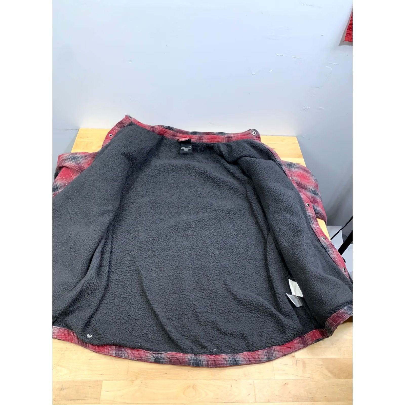 Dickies VINTAGE Dickies Jacket Men L Red Plaid Sherpa Lined Flannel Workwear Distress 13045 Size US L / EU 52-54 / 3 - 7 Thumbnail