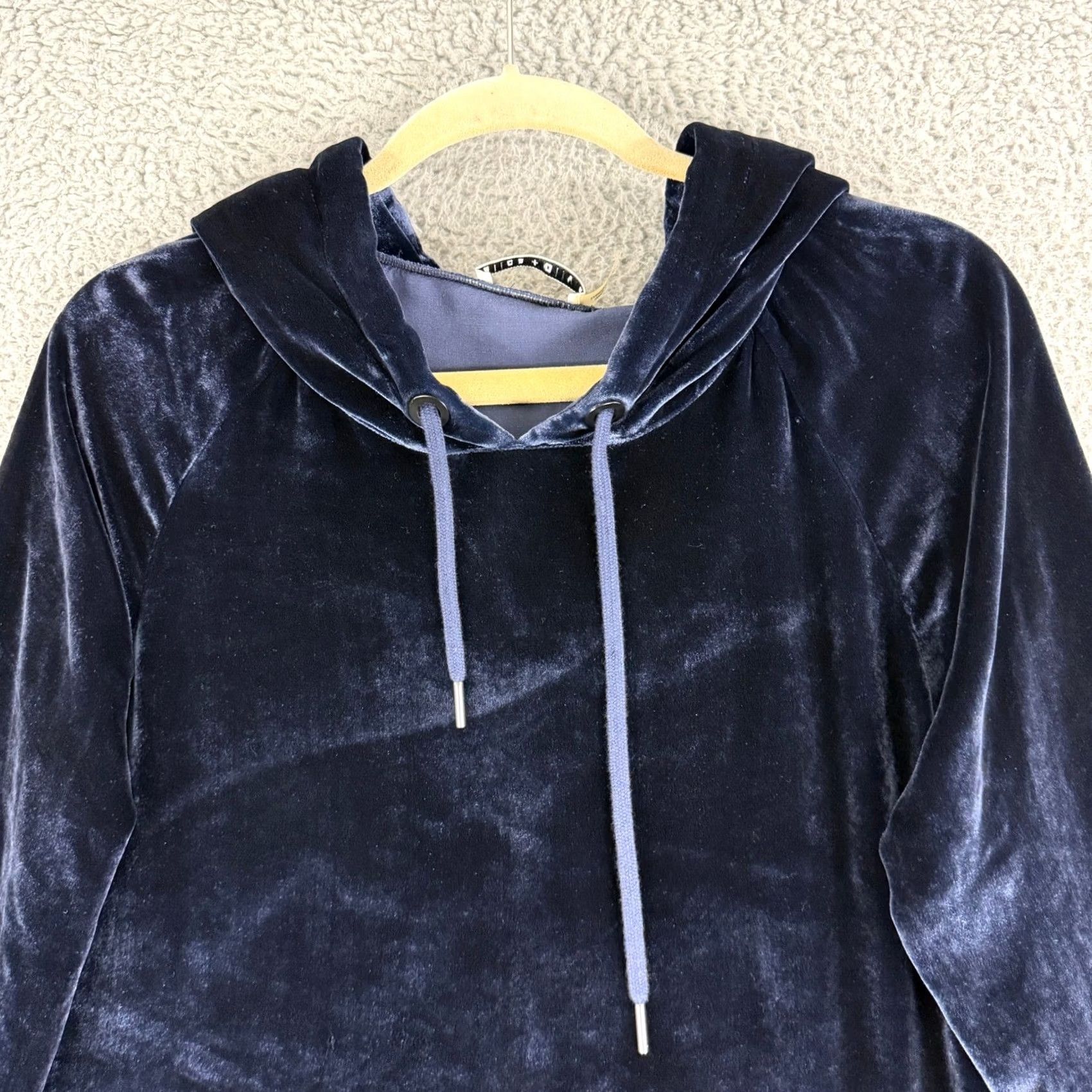 Alice + Olivia Alice + Olivia Hoodie Dress Womens S Navy Blue Velvet Silk Blend CC708B12537 Size S / US 4 / IT 40 - 2 Thumbnail