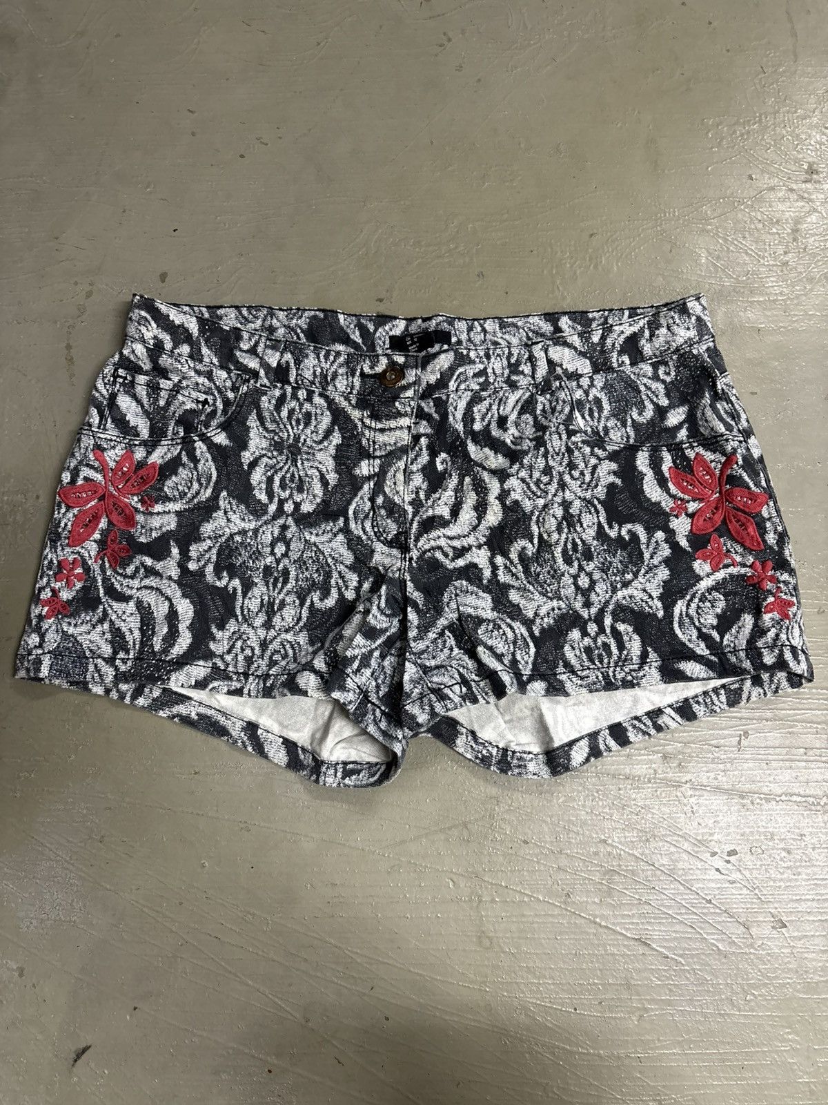Hysteric Glamour Vintage Hysteric Glamour Floral Shorts H&M Size 34" / US 12 / IT 48 - 1 Thumbnail