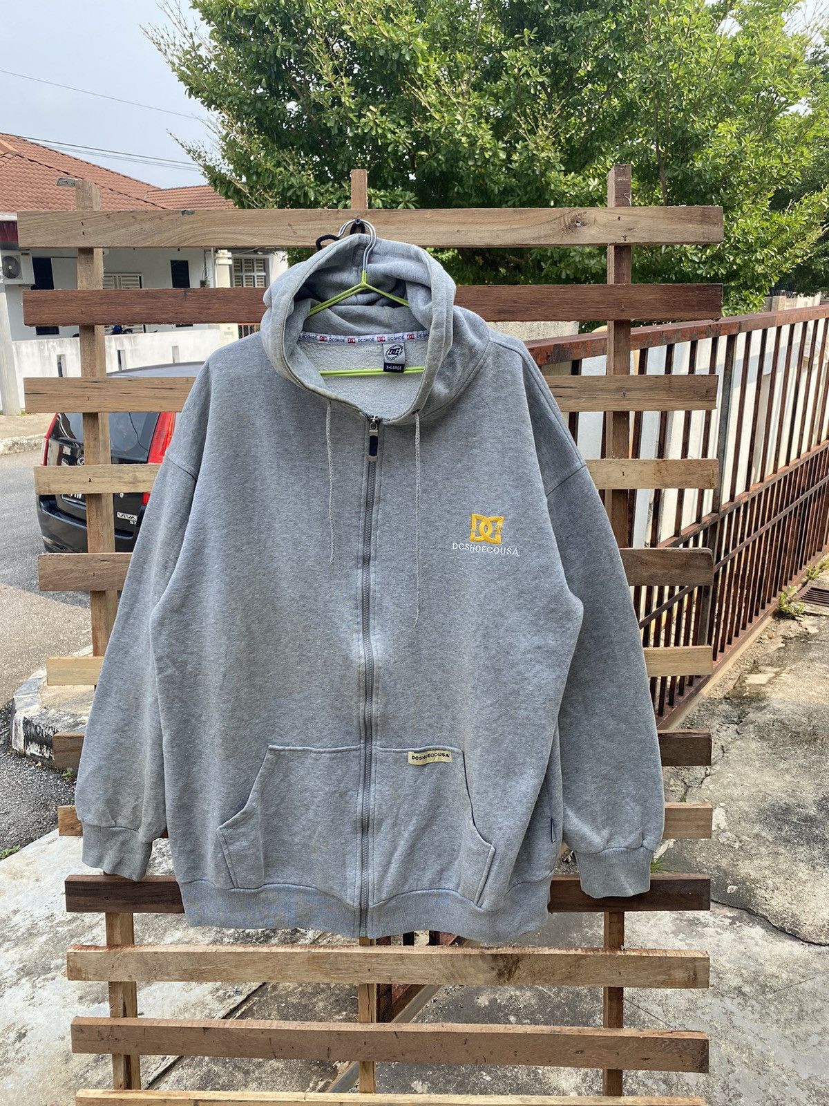 DC × Vintage Vintage Dc DCSHOECOUSA Big Logo Sweatshirt Hoodie Size US XL / EU 56 / 4 - 4 Thumbnail