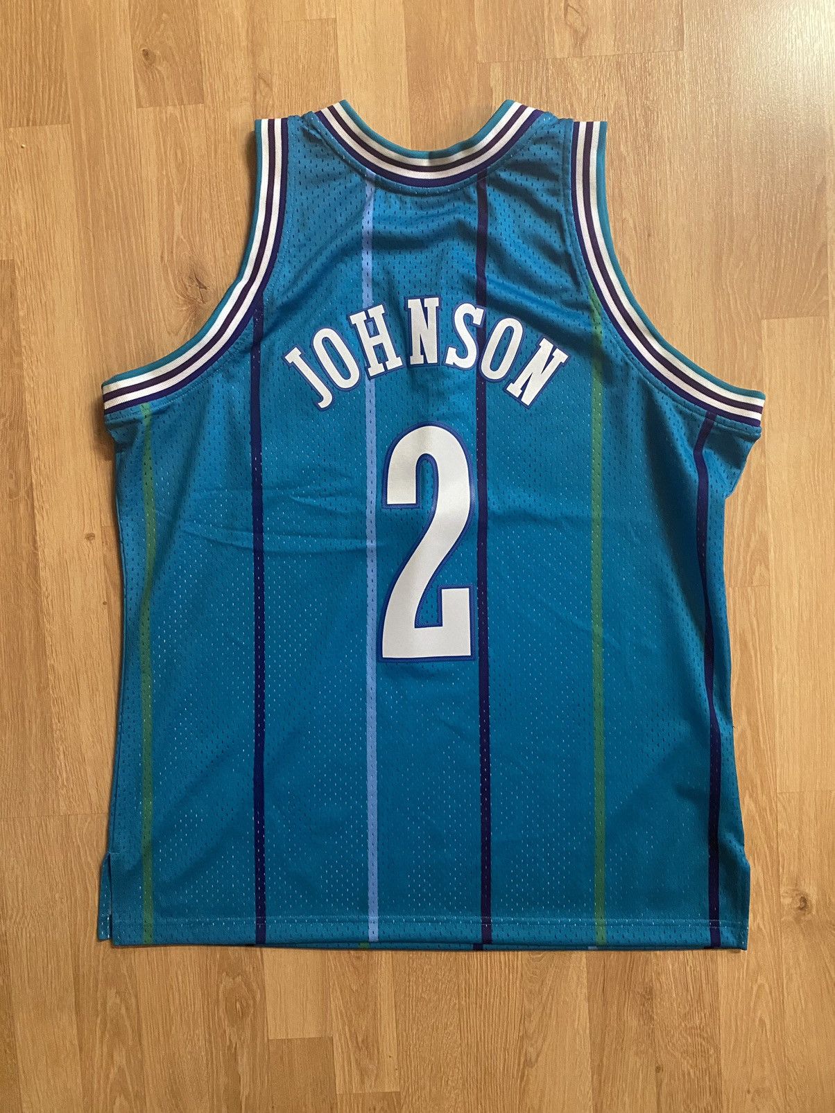 Mitchell & Ness Larry Johnson Charlotte Jersey Size US XL / EU 56 / 4 - 3 Thumbnail