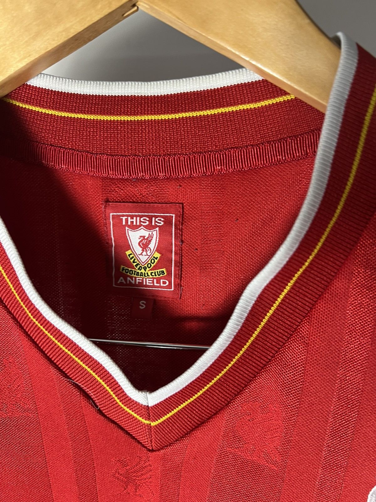 Vintage VERY RARE FC LIVERPOOL ENGLAND SOCCER JERSEY RETRO Y2K 90s Size US S / EU 44-46 / 1 - 15 Thumbnail