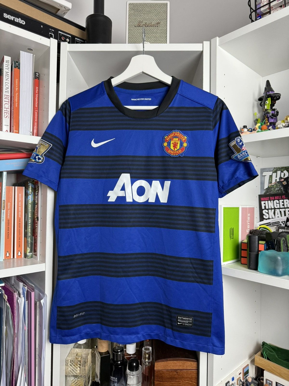 Nike Nike Manchester United 12/13 Young away football jersey Size US S / EU 44-46 / 1 - 1 Thumbnail