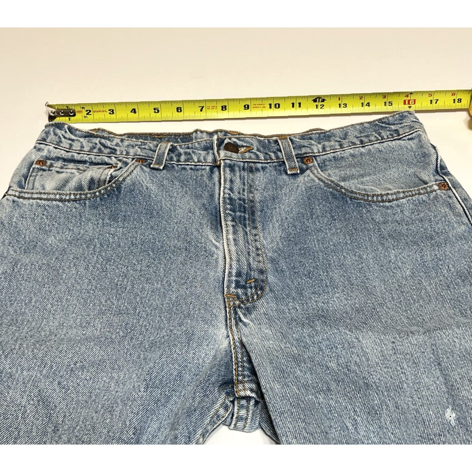 Levi's VINTAGE Levi's 550 Jeans Mens 32x31 Light Wash Blue Relaxed Tapered 5-Pocket Denim USA Size US 32 / EU 48 - 3 Thumbnail