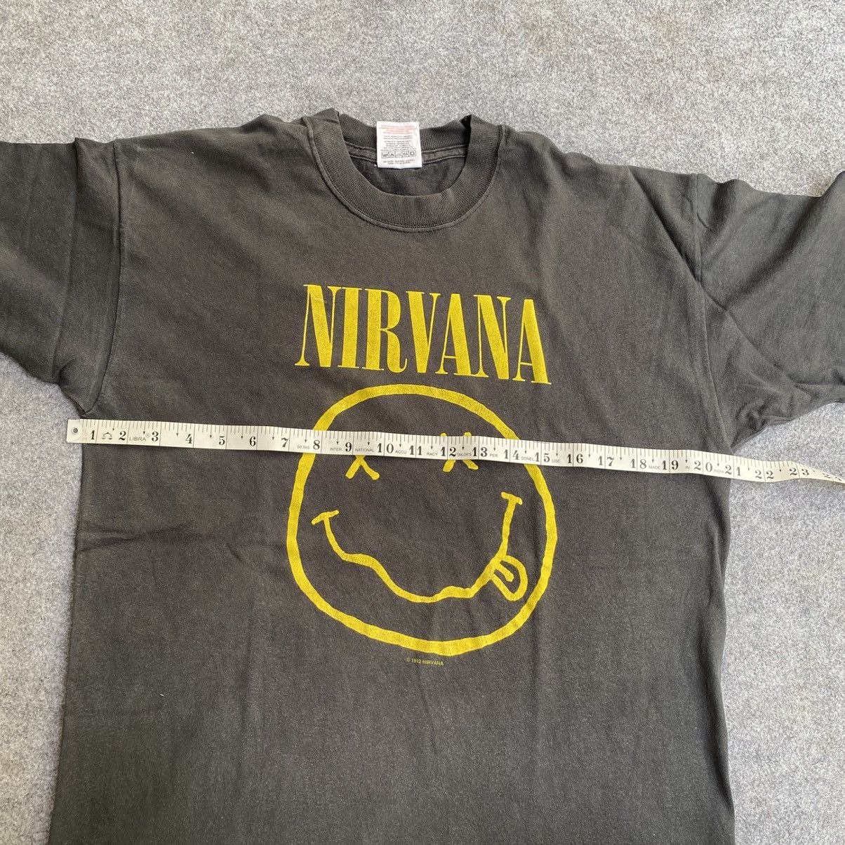 Band Tees Vintage 1992 Nirvana Smiley T shirt Size US M / EU 48-50 / 2 - 6 Thumbnail