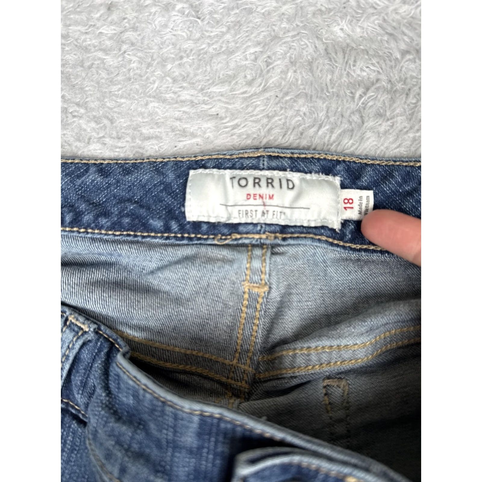 Torrid Torrid Jeans Womens 18 Plus Skinny Crop Blue Medium Wash 38x22 Denim Stretch 5-Pocket City Size 40" / US 18 - 6 Thumbnail