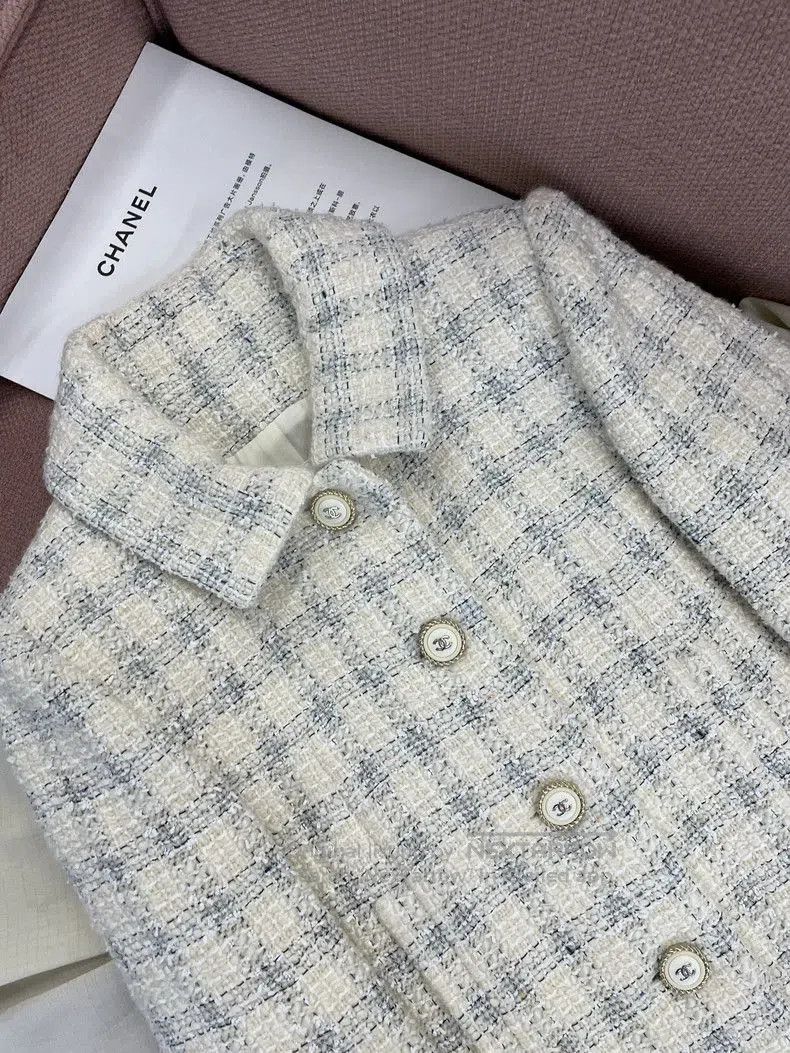 Chanel Chanel White Plaid Tweed Coat. Size US S / EU 44-46 / 1 - 2 Thumbnail