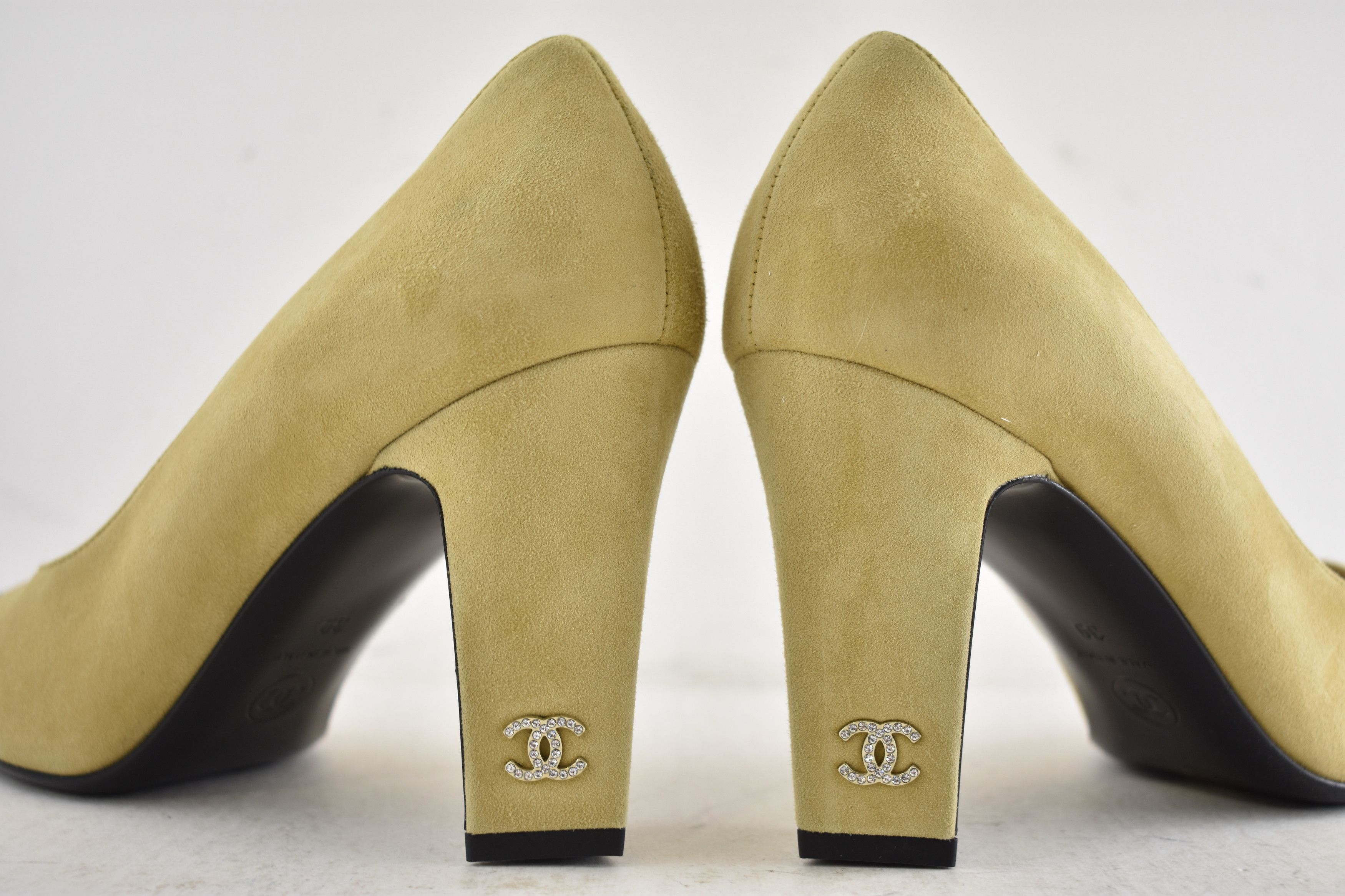Chanel 25A Suede Black Square CC Crystal Logo Heel Of Fame Pump 39 Size US 9 / IT 39 - 15 Thumbnail
