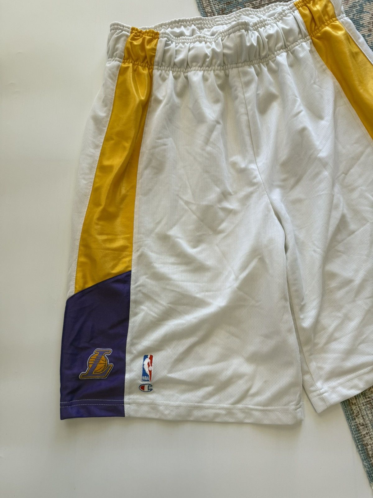 Champion Vintage 90s LA Lakers NBA Champion Basketball Shorts Size XL Size US 36 / EU 52 - 3 Thumbnail