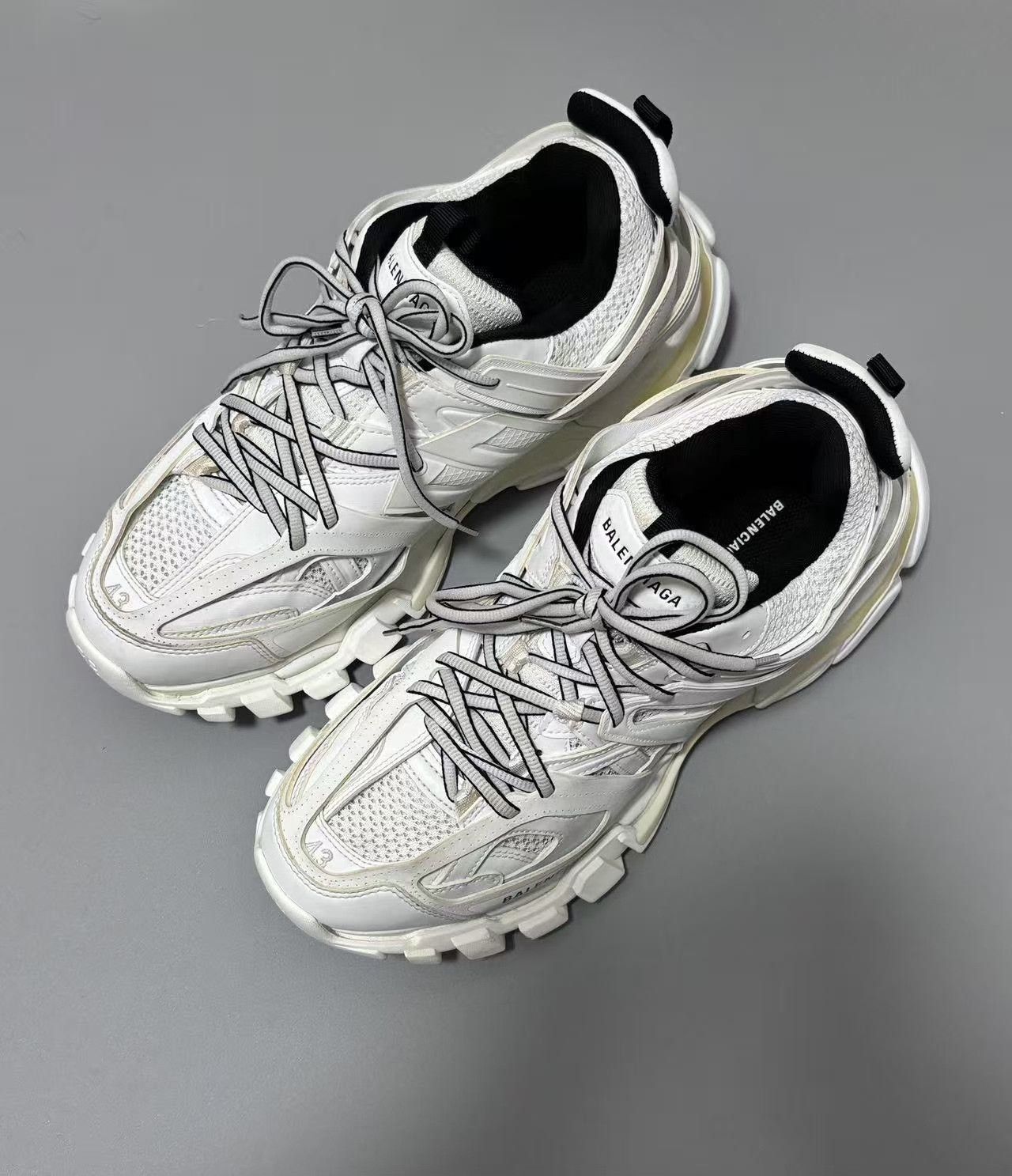 Balenciaga Balenciaga White Lowtop Sneakers 43 Men Size US 10 / EU 43 - 1 Thumbnail