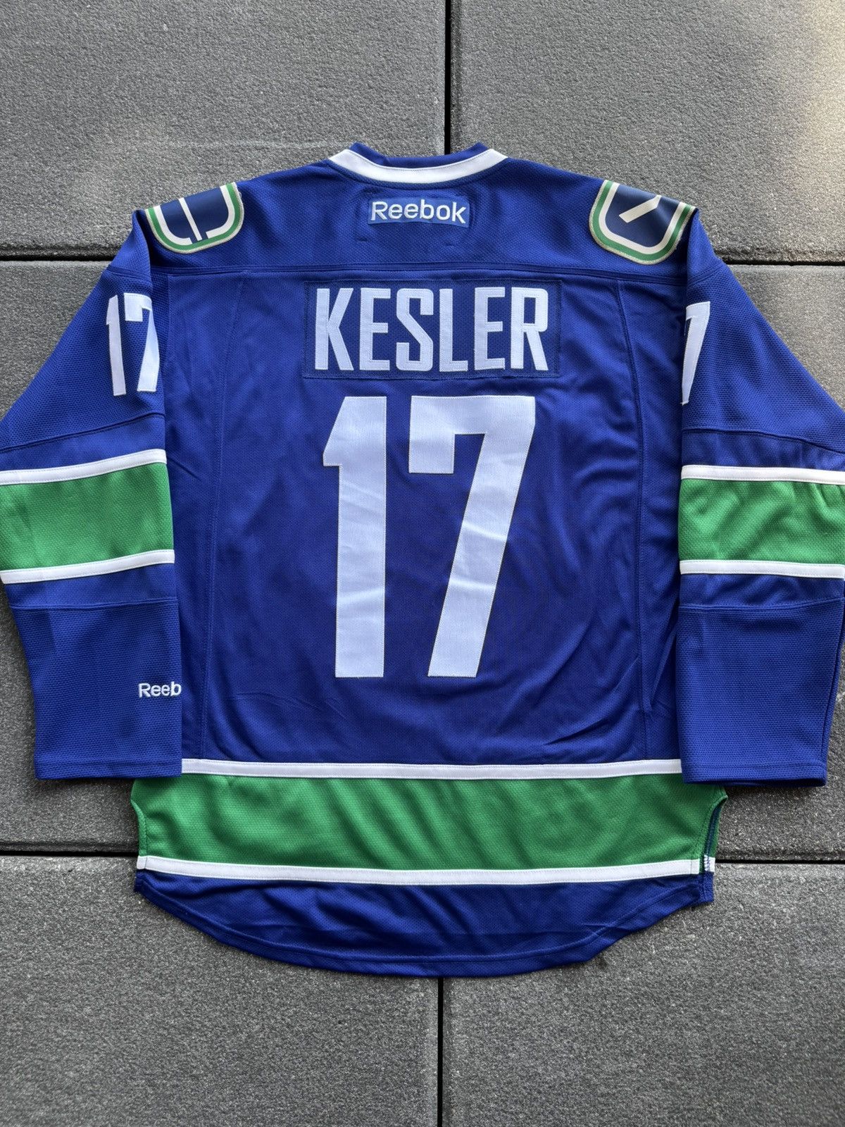 Reebok CRAZY VANCOUVER CANUCKS KESLER JERSEY Size US M / EU 48-50 / 2 - 2 Thumbnail