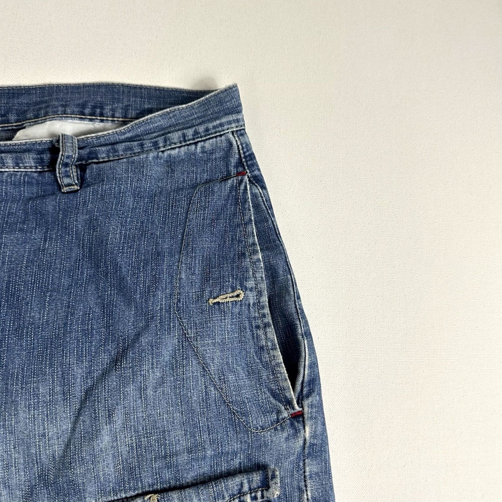 Tommy Hilfiger VINTAGE Tommy Hilfiger Baggy Denim Cargo Jorts/Shorts 36 Blue Grungy Mens Casual Cargo Pocket 90s Hip Hop Grunge Shirt? Size US 36 / EU 52 - 4 Thumbnail