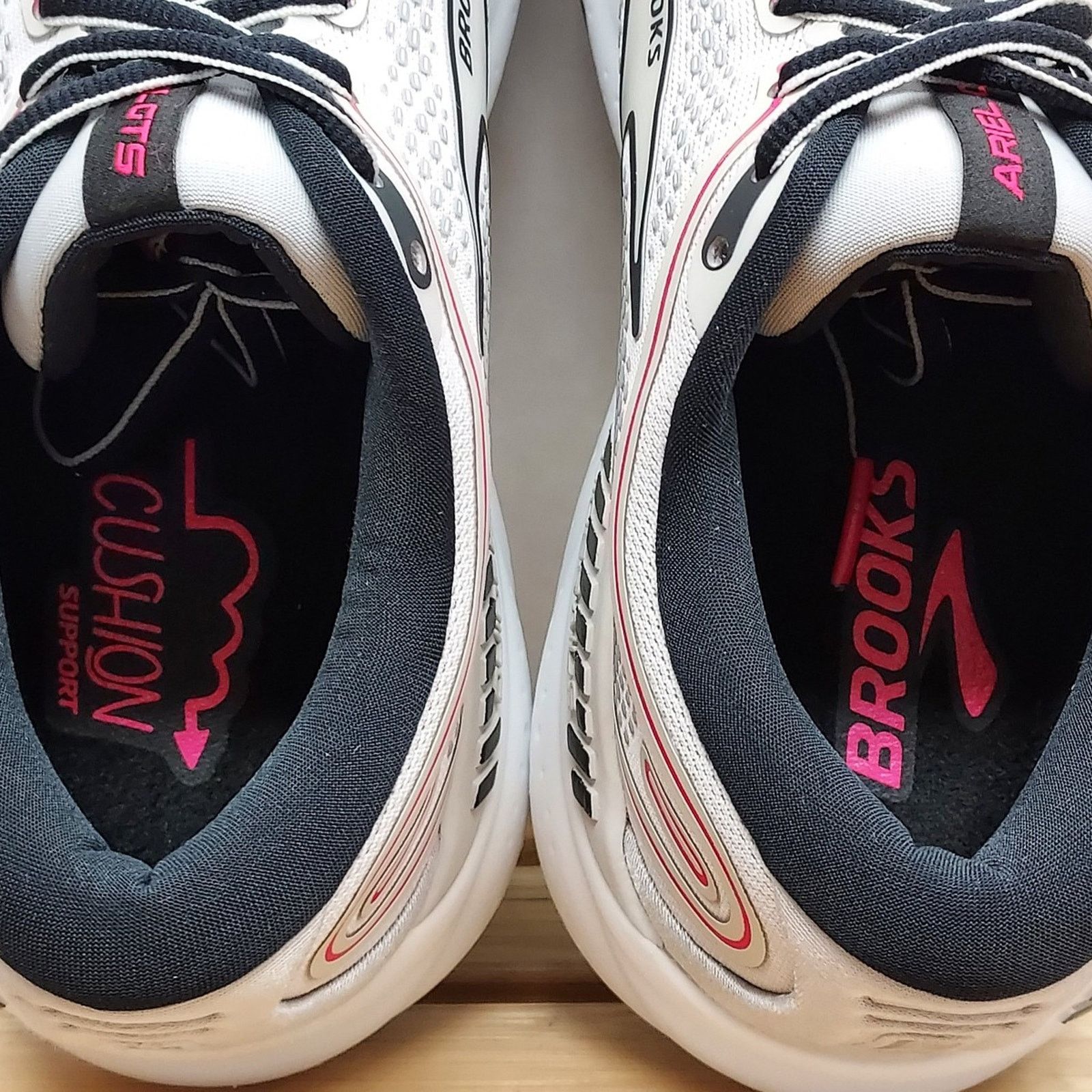 Brooks Brooks Womens | White | Ariel GTS 23 Athletic Shoes Size 9.5 Size US 9.5 / IT 39.5 - 9 Thumbnail