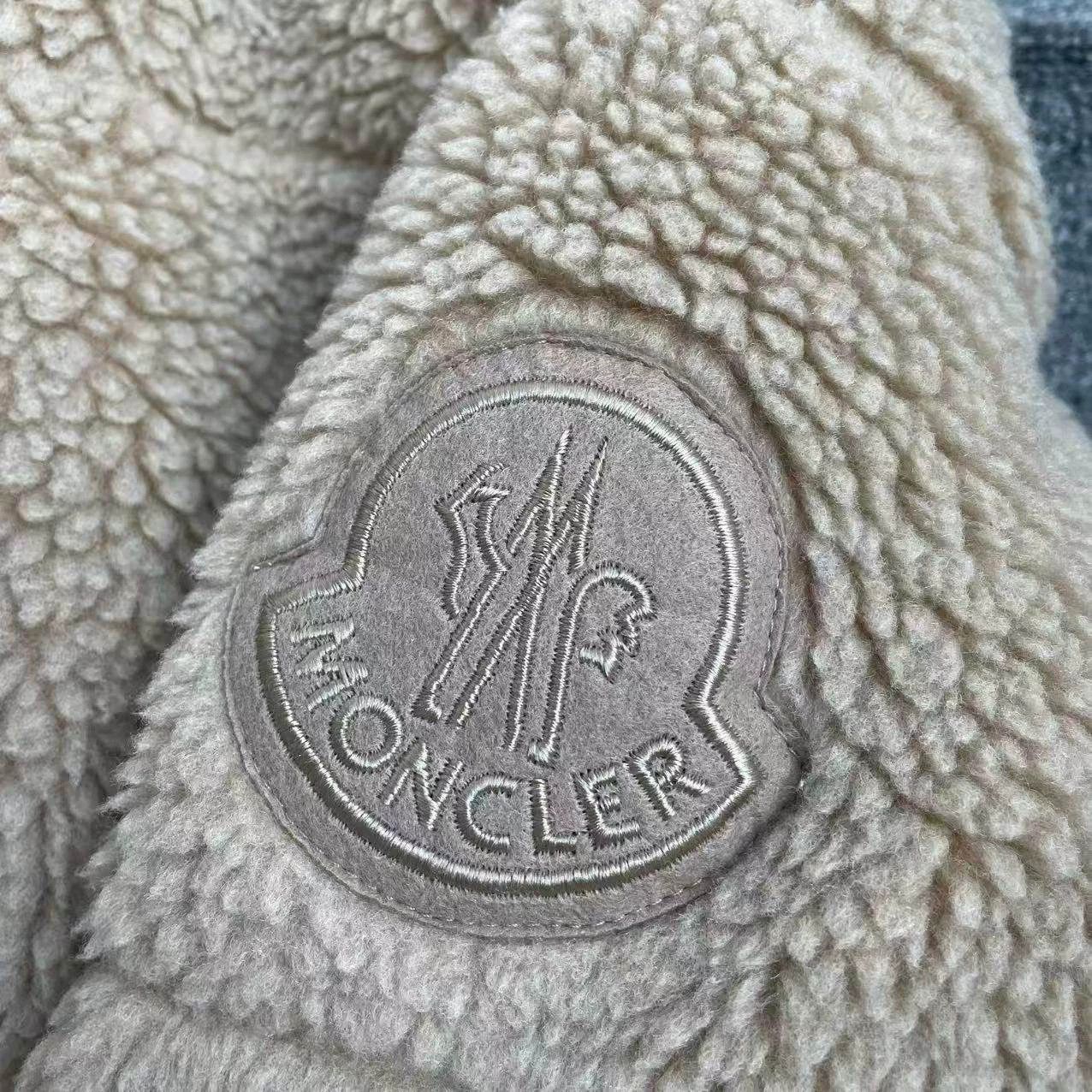 Moncler Moncler Wmns Khaki Reversible Logo M.L. XS 98N Size XS / US 0-2 / IT 36-38 - 3 Thumbnail